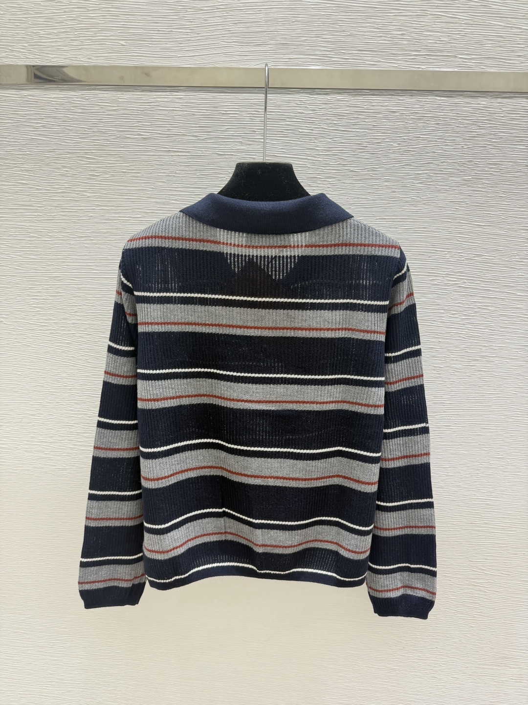 🆕CH家🆕  早秋新款  撞色条纹翻领针织长袖 颜色：灰色 宝蓝 尺码：36.38.40      