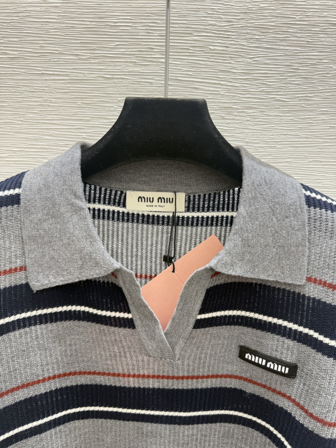 🆕CH家🆕  早秋新款  撞色条纹翻领针织长袖 颜色：灰色 宝蓝 尺码：36.38.40      
