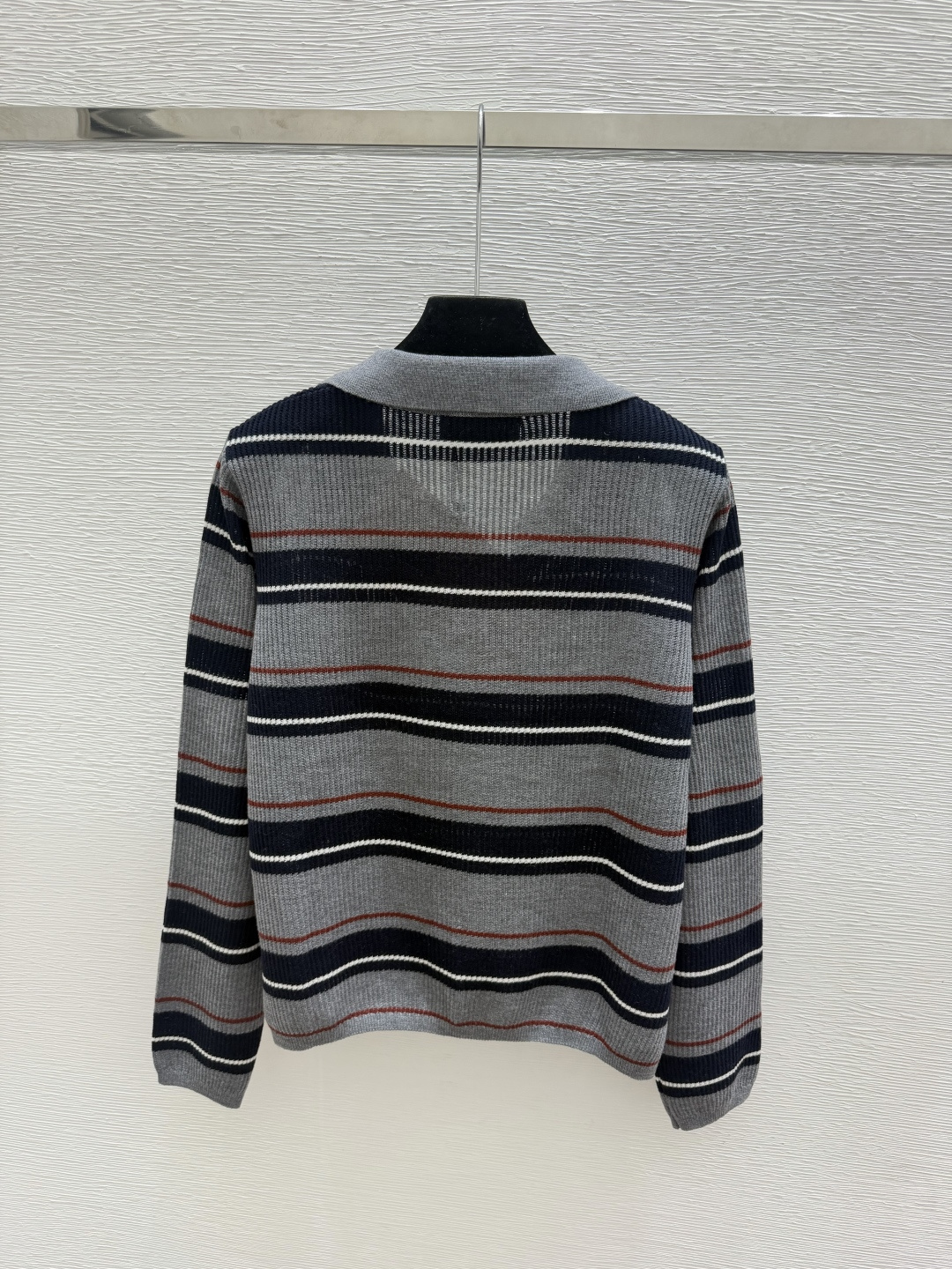 🆕CH家🆕  早秋新款  撞色条纹翻领针织长袖 颜色：灰色 宝蓝 尺码：36.38.40      