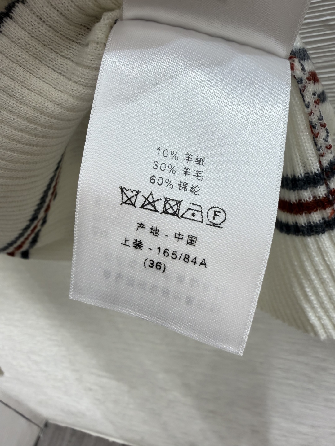 🆕D家🆕  早秋新款  撞色条纹翻领针织长袖开衫 颜色：白色 咖啡 尺码：36.38.40      