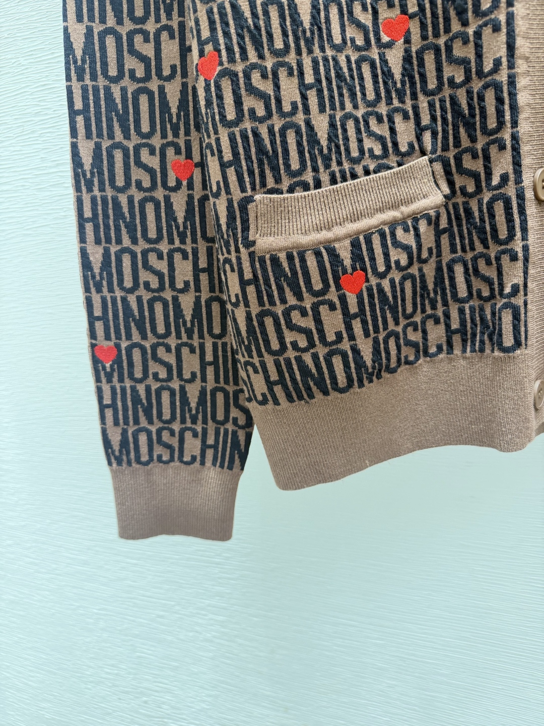 🆕MOSCHINO家🆕  早秋新款  撞色字母圆领针织长袖开衫 颜色：咖啡 尺码：36.38.40      