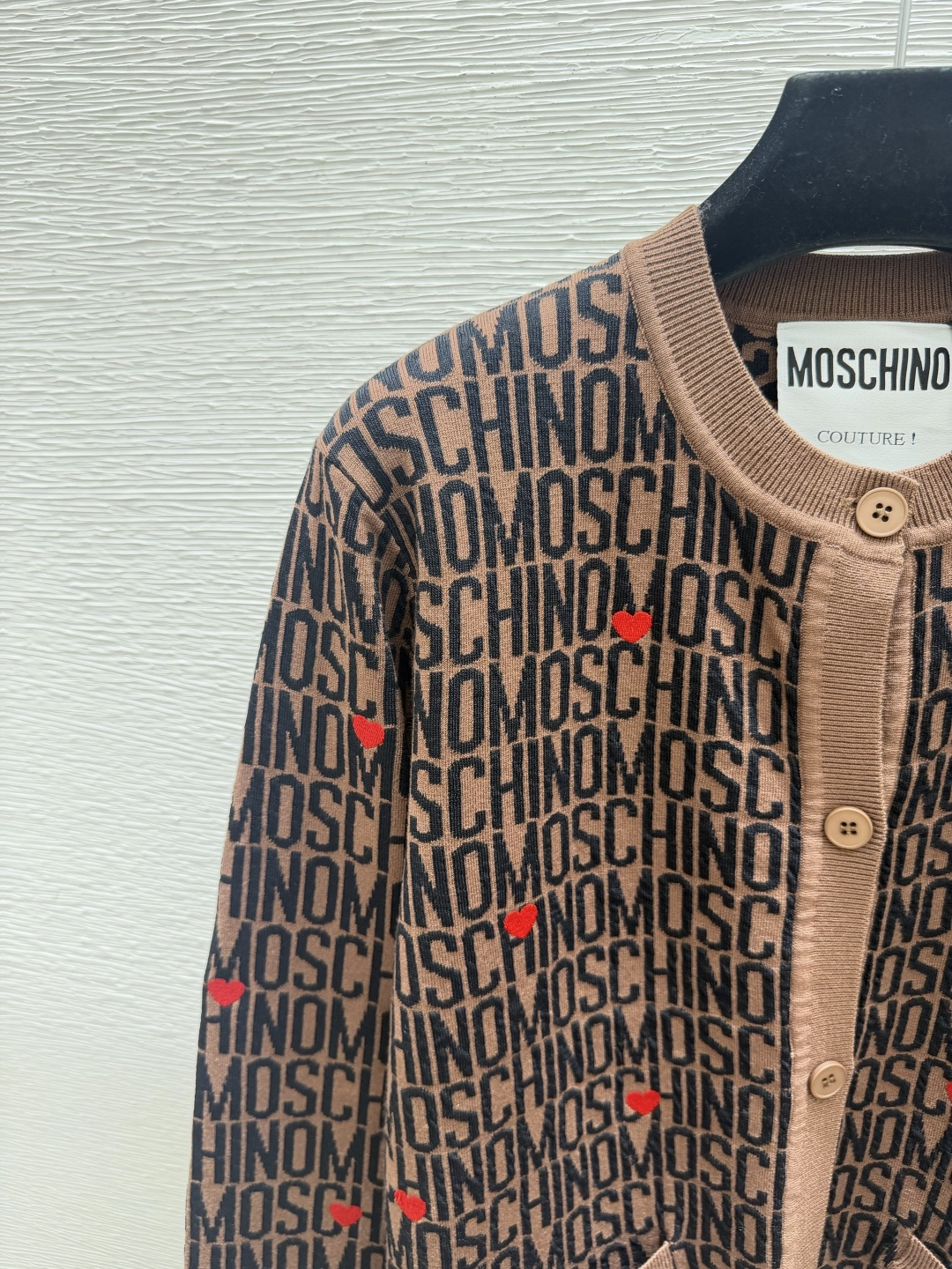 🆕MOSCHINO家🆕  早秋新款  撞色字母圆领针织长袖开衫 颜色：咖啡 尺码：36.38.40      