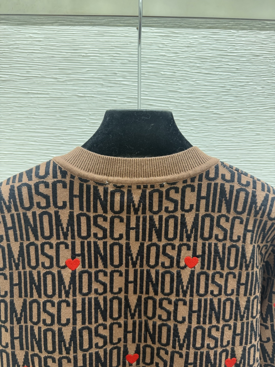 🆕MOSCHINO家🆕  早秋新款  撞色字母圆领针织长袖开衫 颜色：咖啡 尺码：36.38.40      
