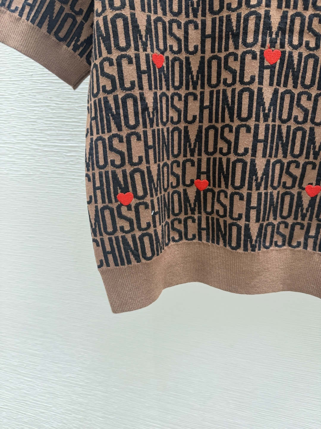 🆕MOSCHINO家🆕  早秋新款  撞色字母圆领针织短袖 颜色：咖啡 尺码：36.38.40      