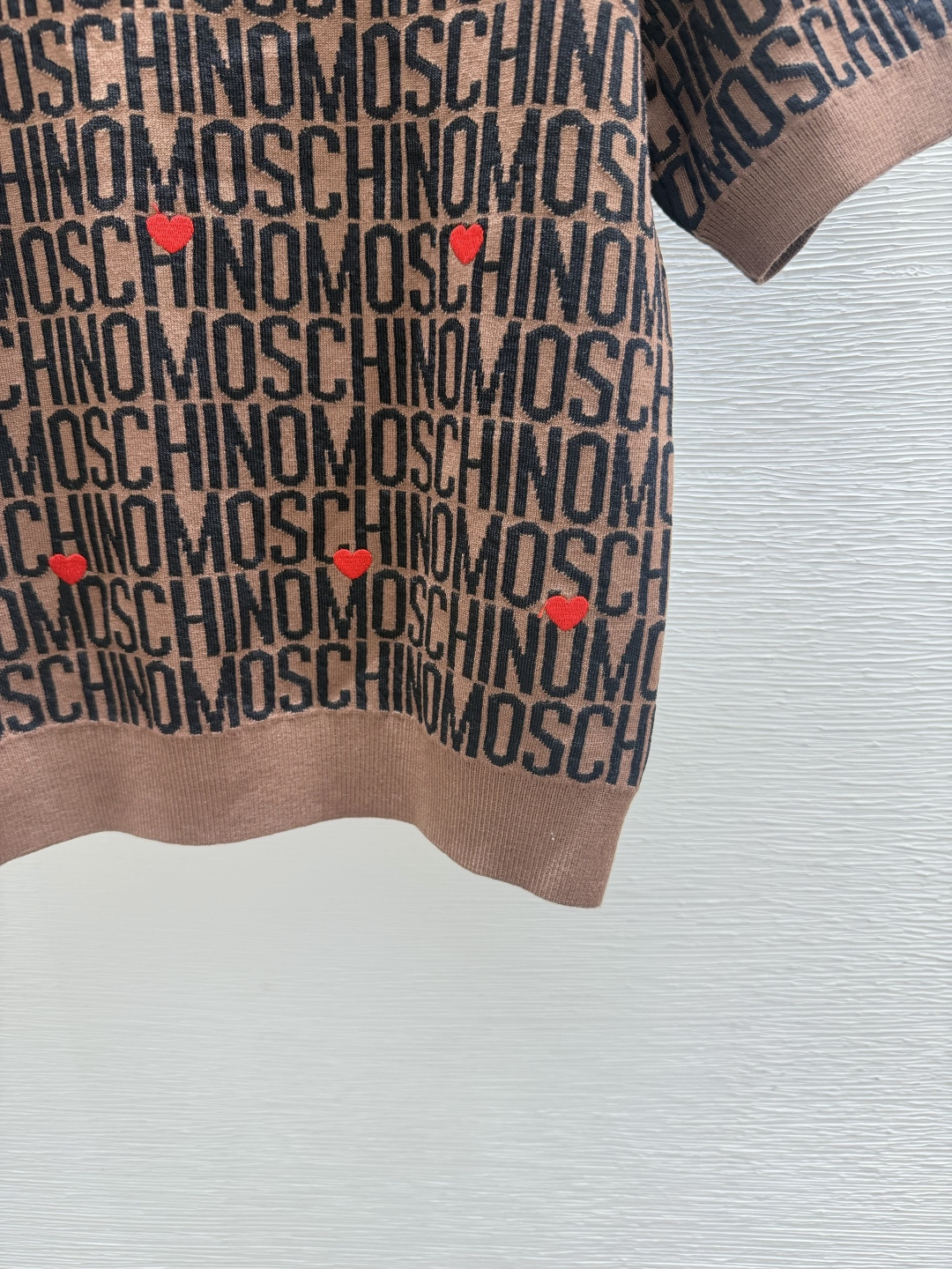🆕MOSCHINO家🆕  早秋新款  撞色字母圆领针织短袖 颜色：咖啡 尺码：36.38.40      