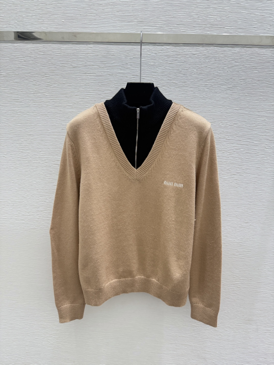 🆕M家🆕  早秋新款  撞色假两件高领针织长袖 颜色：白色 卡其 黑色 尺码：36.38.40      