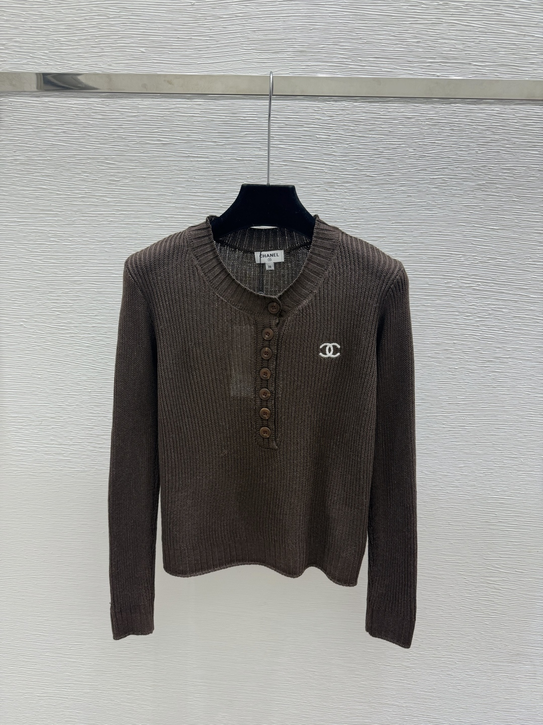 🆕CH家🆕  早秋新款  纯色简约圆领针织长袖 颜色：杏色 咖啡 尺码：36.38.40      