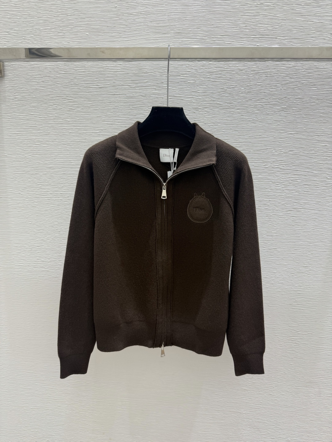 🆕D家🆕  早秋新款  纯色简约翻领针织长袖开衫 颜色：白色 粉色 黑色 咖啡 灰色 尺码：36.38.40      