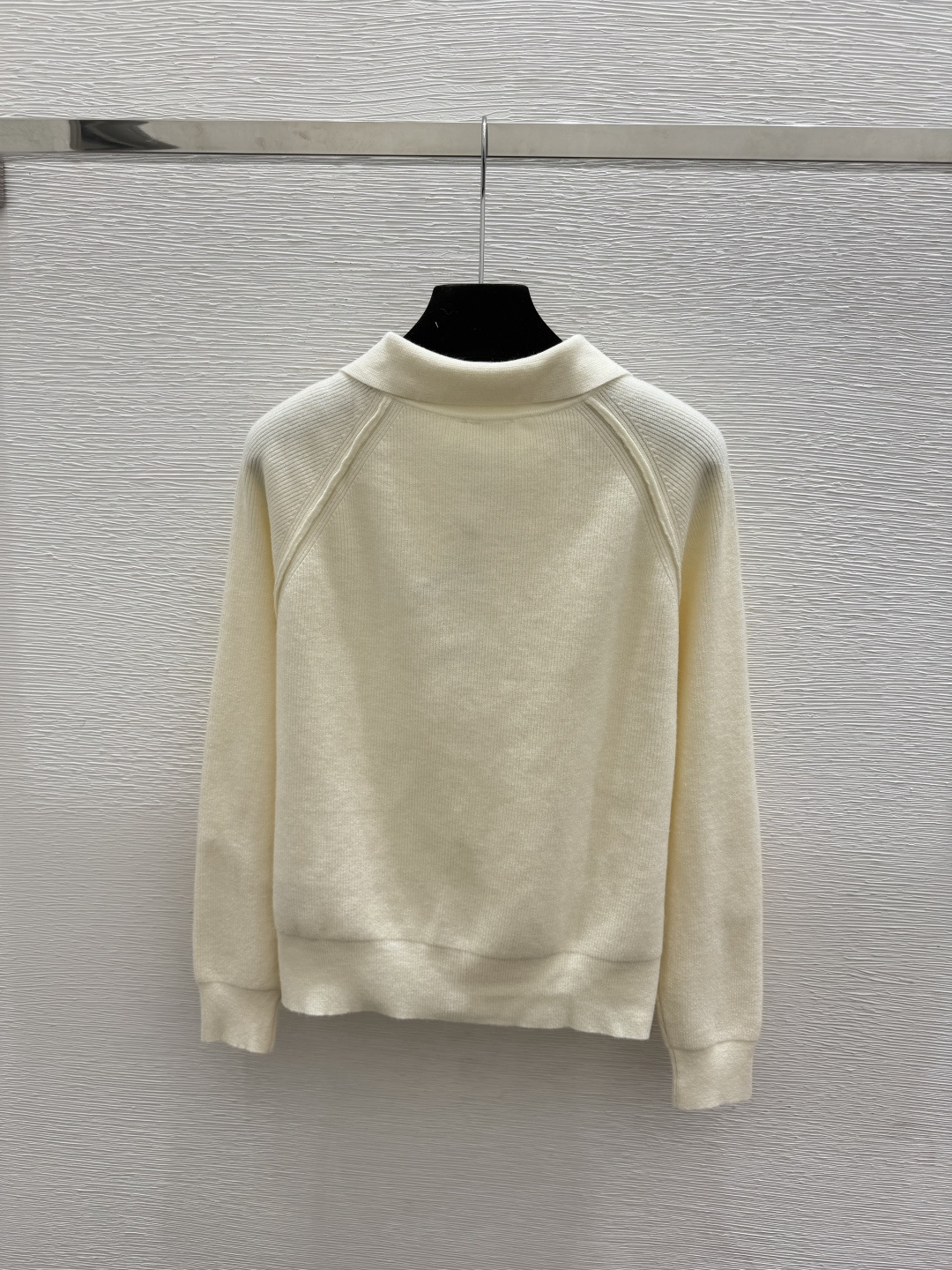 🆕D家🆕  早秋新款  纯色简约翻领针织长袖开衫 颜色：白色 粉色 黑色 咖啡 灰色 尺码：36.38.40      