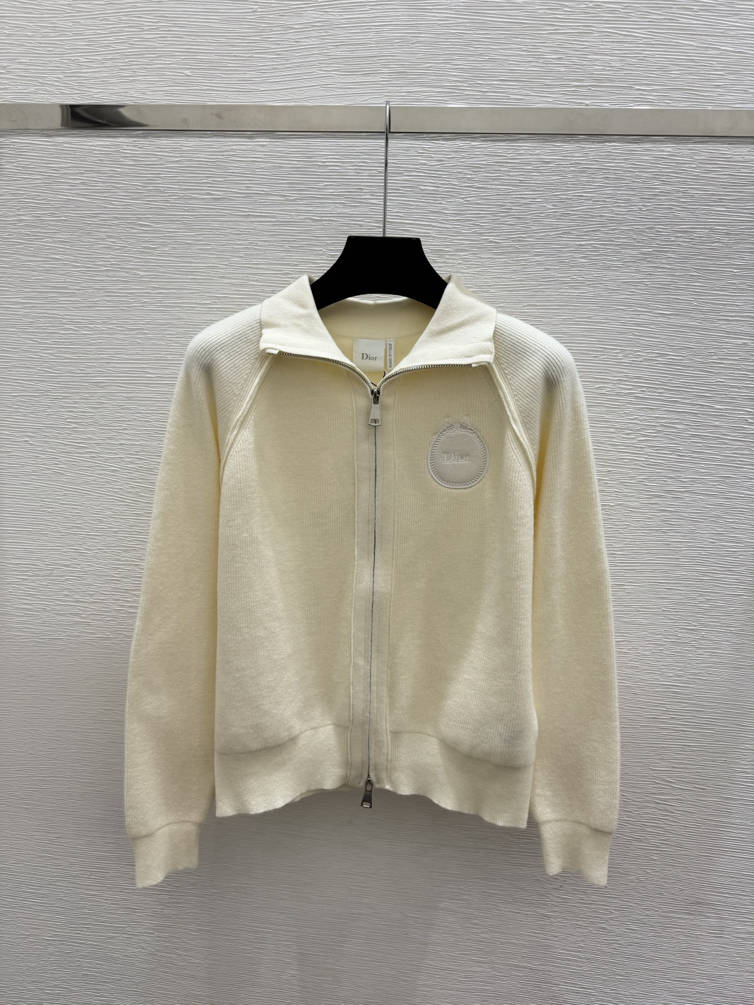 🆕D家🆕  早秋新款  纯色简约翻领针织长袖开衫 颜色：白色 粉色 黑色 咖啡 灰色 尺码：36.38.40      