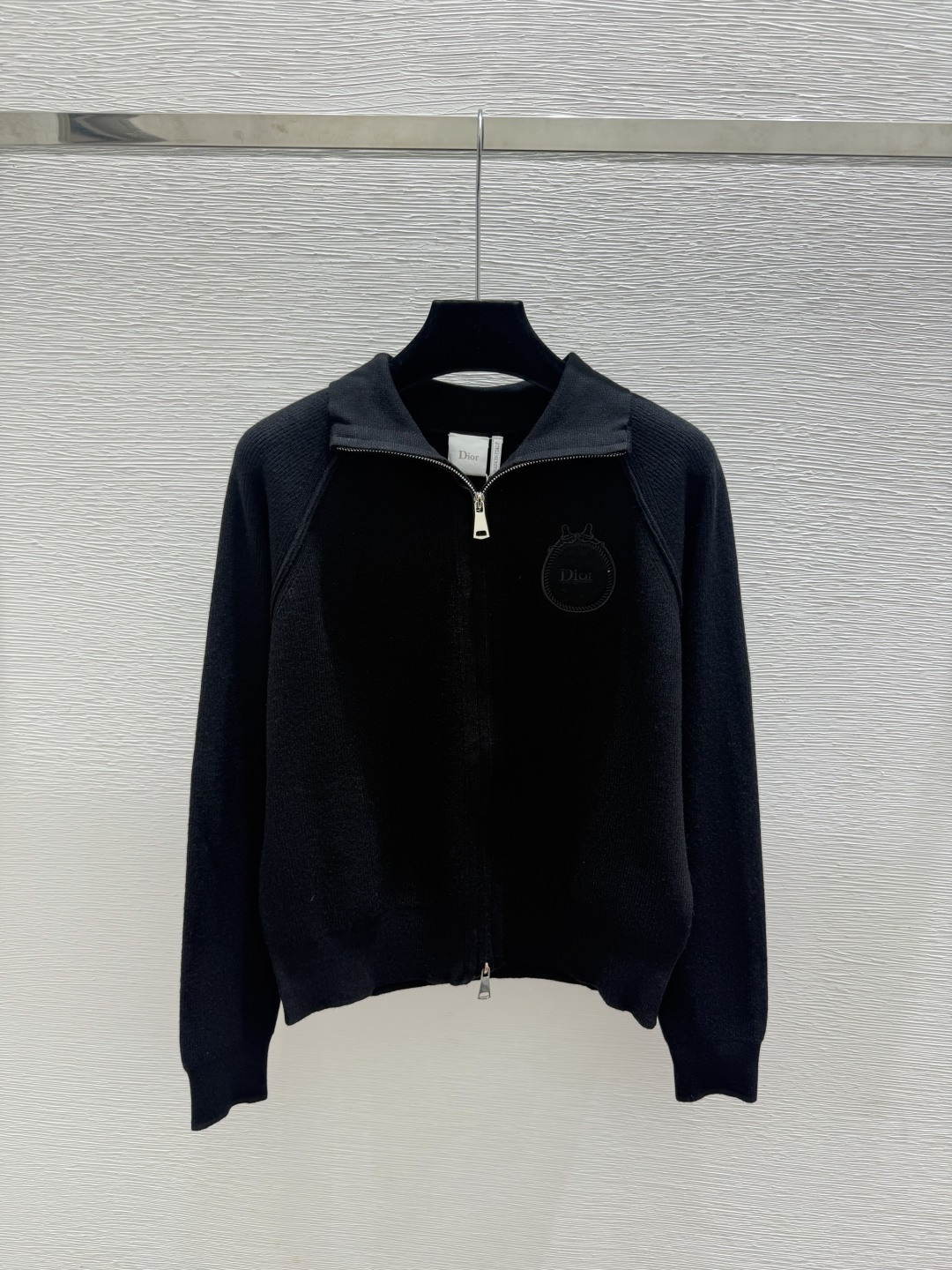 🆕D家🆕  早秋新款  纯色简约翻领针织长袖开衫 颜色：白色 粉色 黑色 咖啡 灰色 尺码：36.38.40      