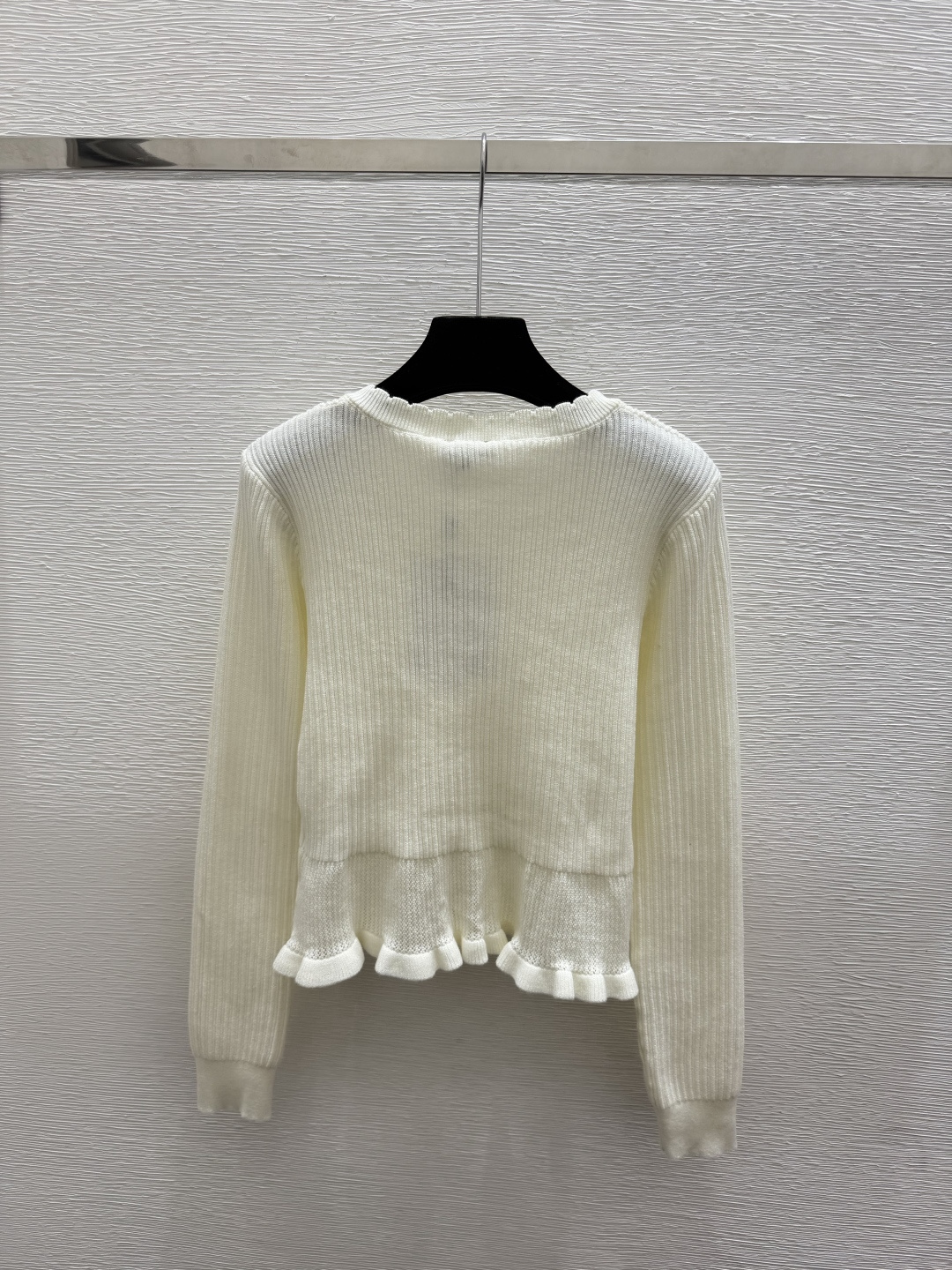 🆕CH家🆕  早秋新款  撞色花卉圆领针织长袖开衫 颜色：杏色 卡其 尺码：36.38.40      