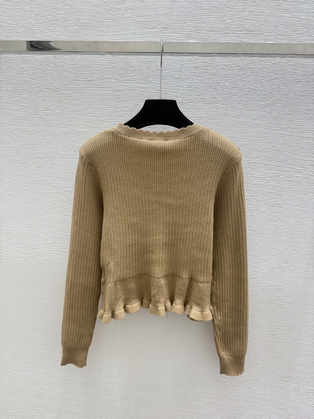 🆕CH家🆕  早秋新款  撞色花卉圆领针织长袖开衫 颜色：杏色 卡其 尺码：36.38.40      
