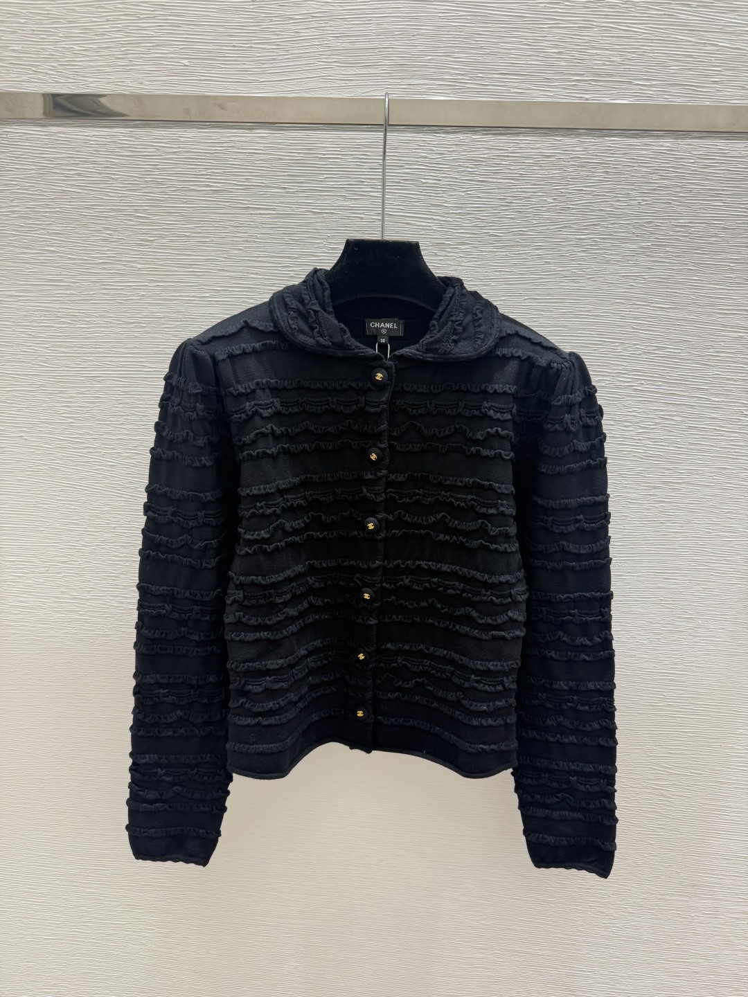 🆕CH家🆕  早秋新款  纯色简约翻领长袖开衫 颜色：白色 黑色 尺码：36.38.40      