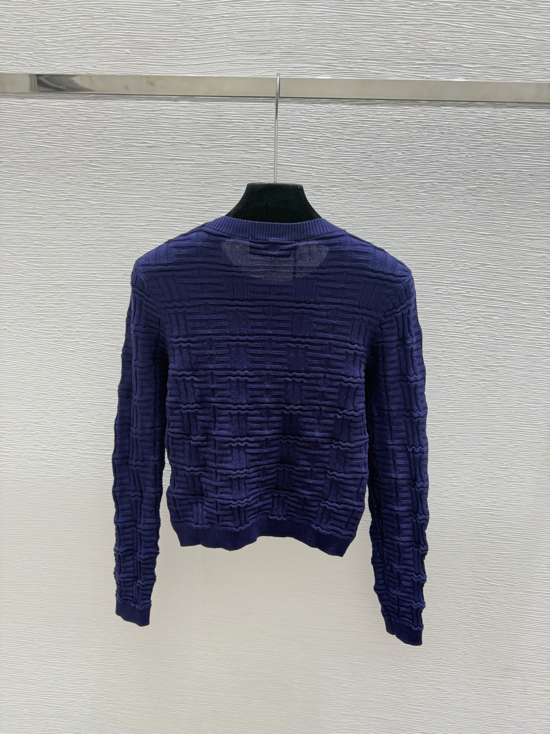 🆕F家🆕  早秋新款  纯色简约圆领针织长袖 颜色：白色 宝蓝 尺码：36.38.40      