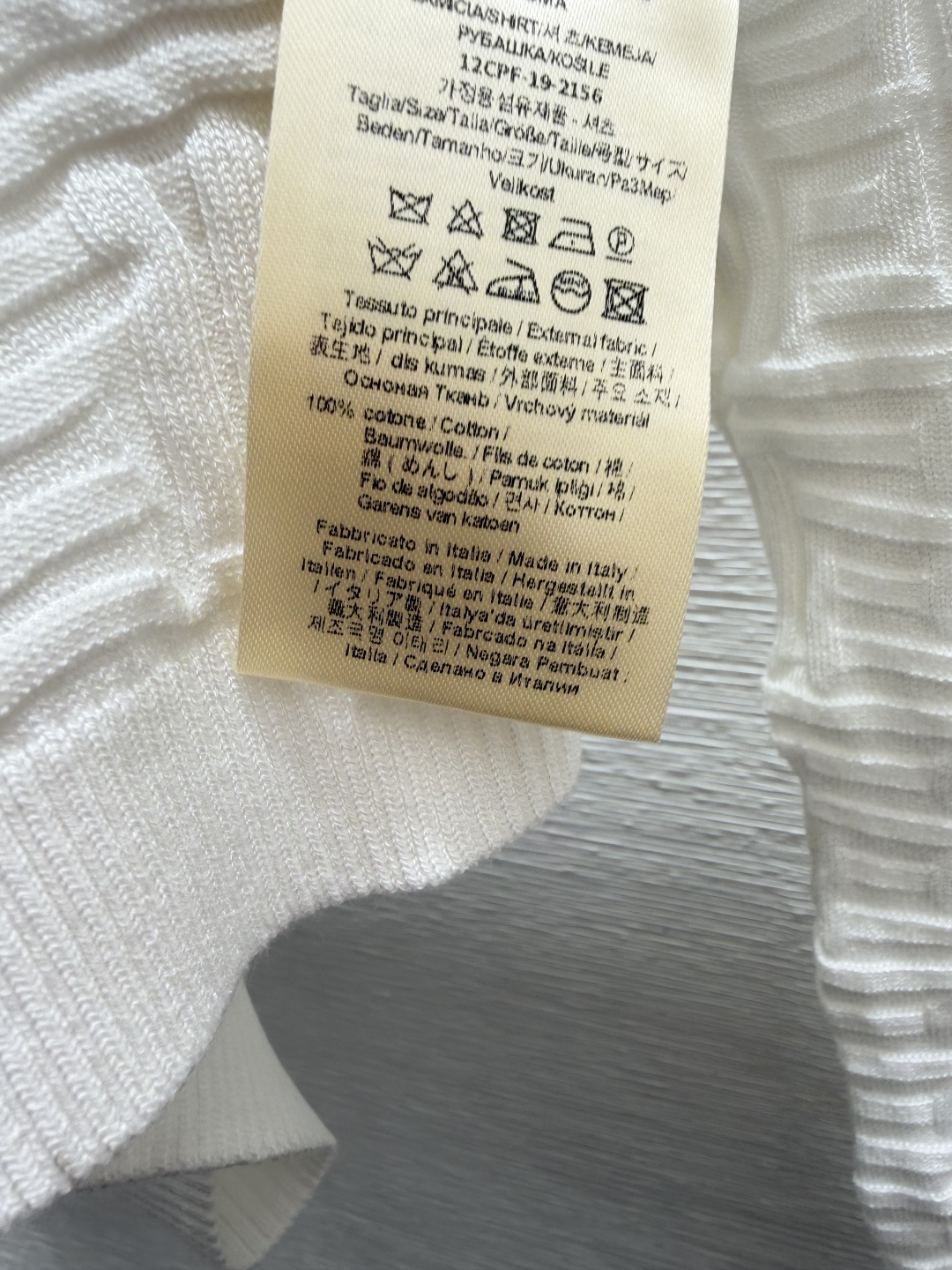 🆕F家🆕  早秋新款  纯色简约圆领针织长袖 颜色：白色 宝蓝 尺码：36.38.40      