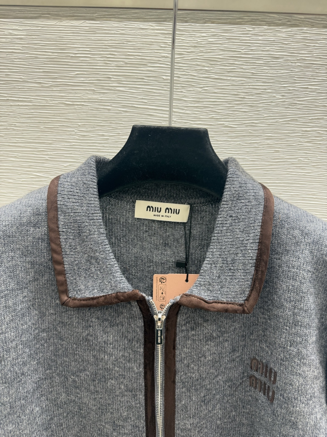 🆕M家🆕  早秋新款  撞色翻领针织长袖开衫 颜色：灰色 尺码：36.38.40      