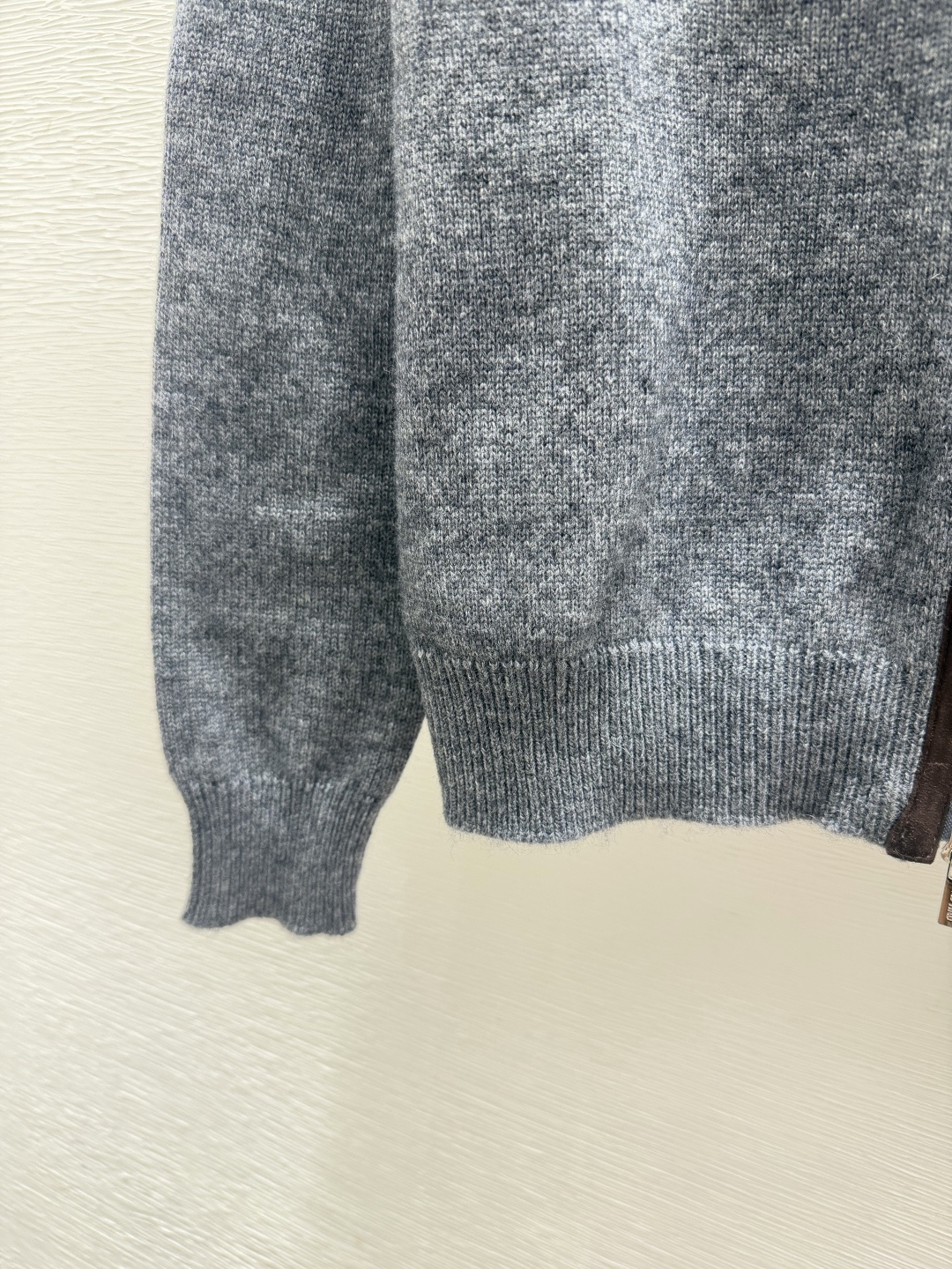 🆕M家🆕  早秋新款  撞色翻领针织长袖开衫 颜色：灰色 尺码：36.38.40      