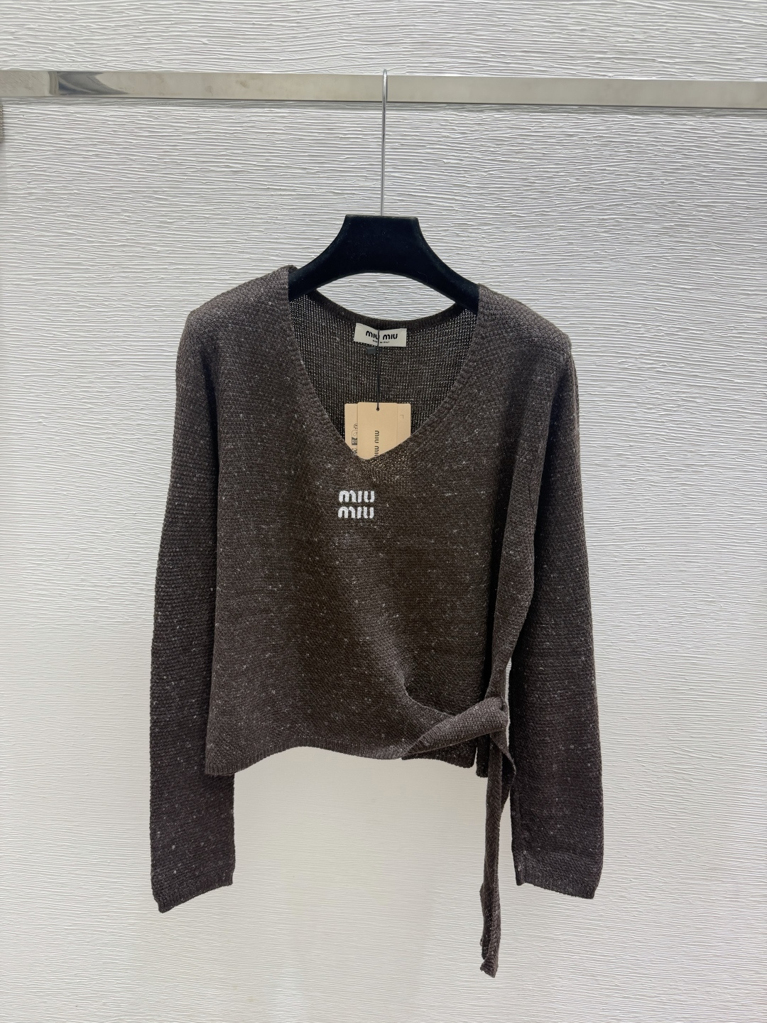 🆕M家🆕  早秋新款  纯色简约V领针织长袖 颜色：杏色 灰色 咖啡 尺码：36.38.40      
