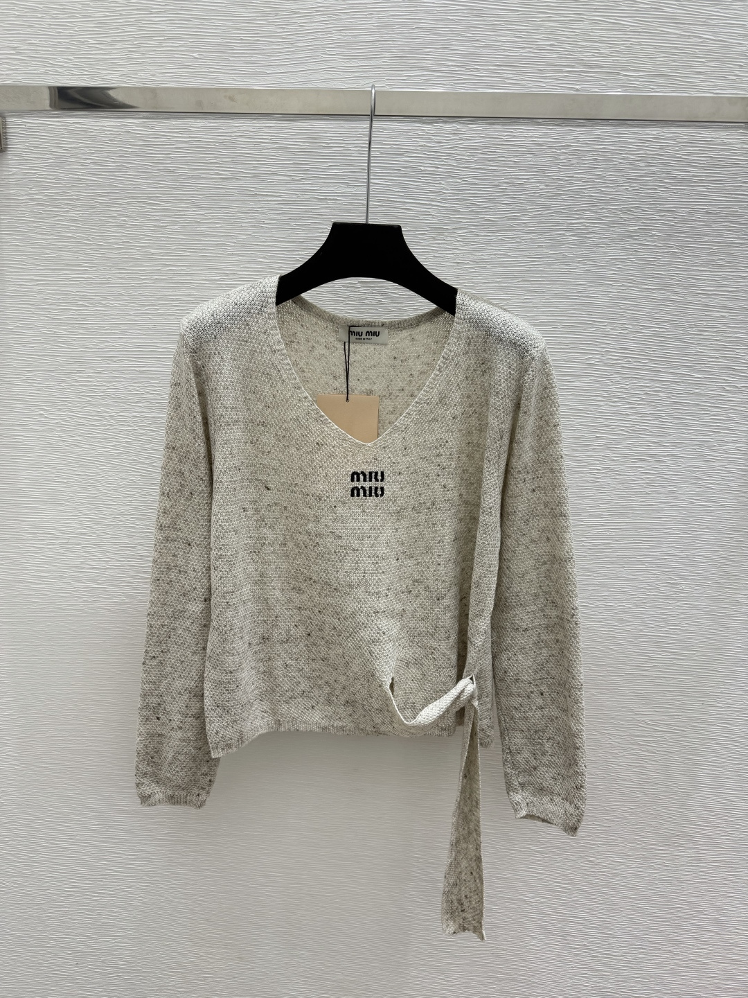 🆕M家🆕  早秋新款  纯色简约V领针织长袖 颜色：杏色 灰色 咖啡 尺码：36.38.40      
