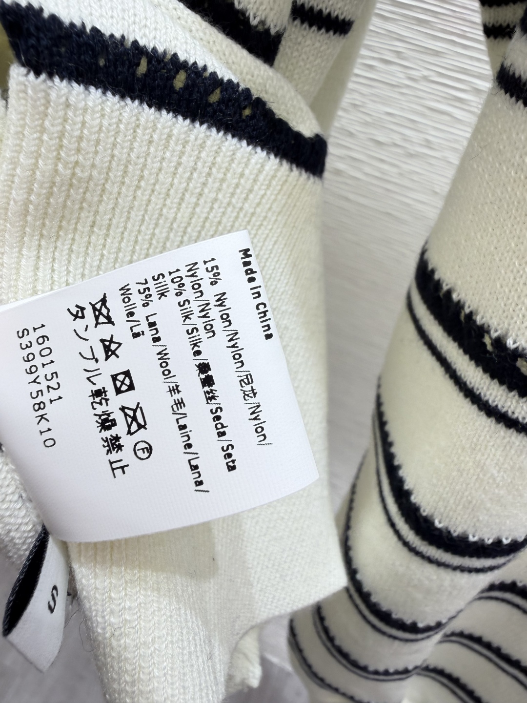 🆕LO家🆕  早秋新款  撞色条纹圆领针织长袖开衫 颜色：白色 灰色 尺码：36.38.40      