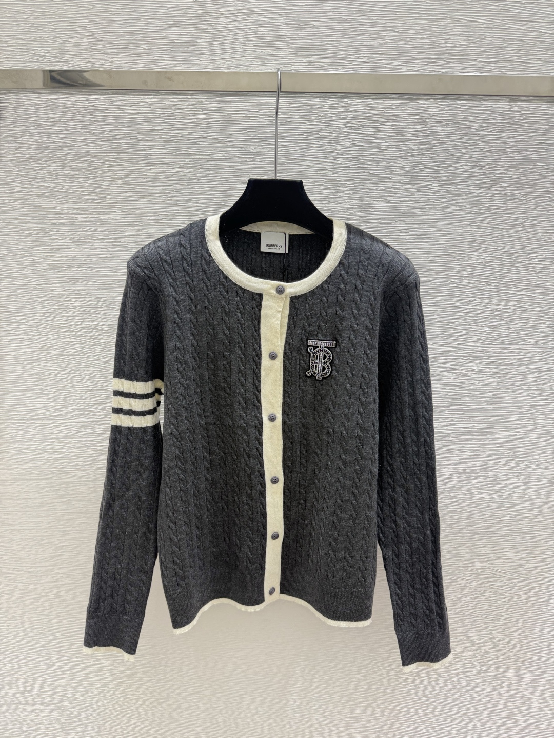 🆕BU家🆕  早秋新款  撞色简约圆领针织长袖开衫 颜色：灰色 宝蓝 尺码：36.38.40      