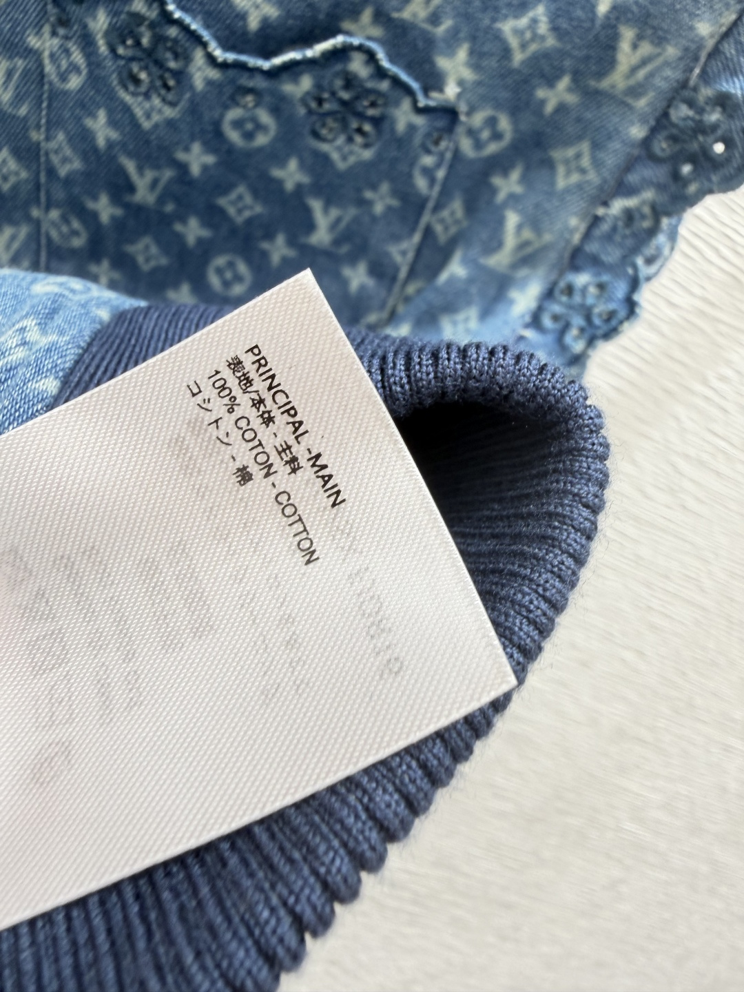 🆕M家🆕  早秋新款  撞色老花字母圆领背心开衫 颜色：蓝色 尺码：36.38.40      