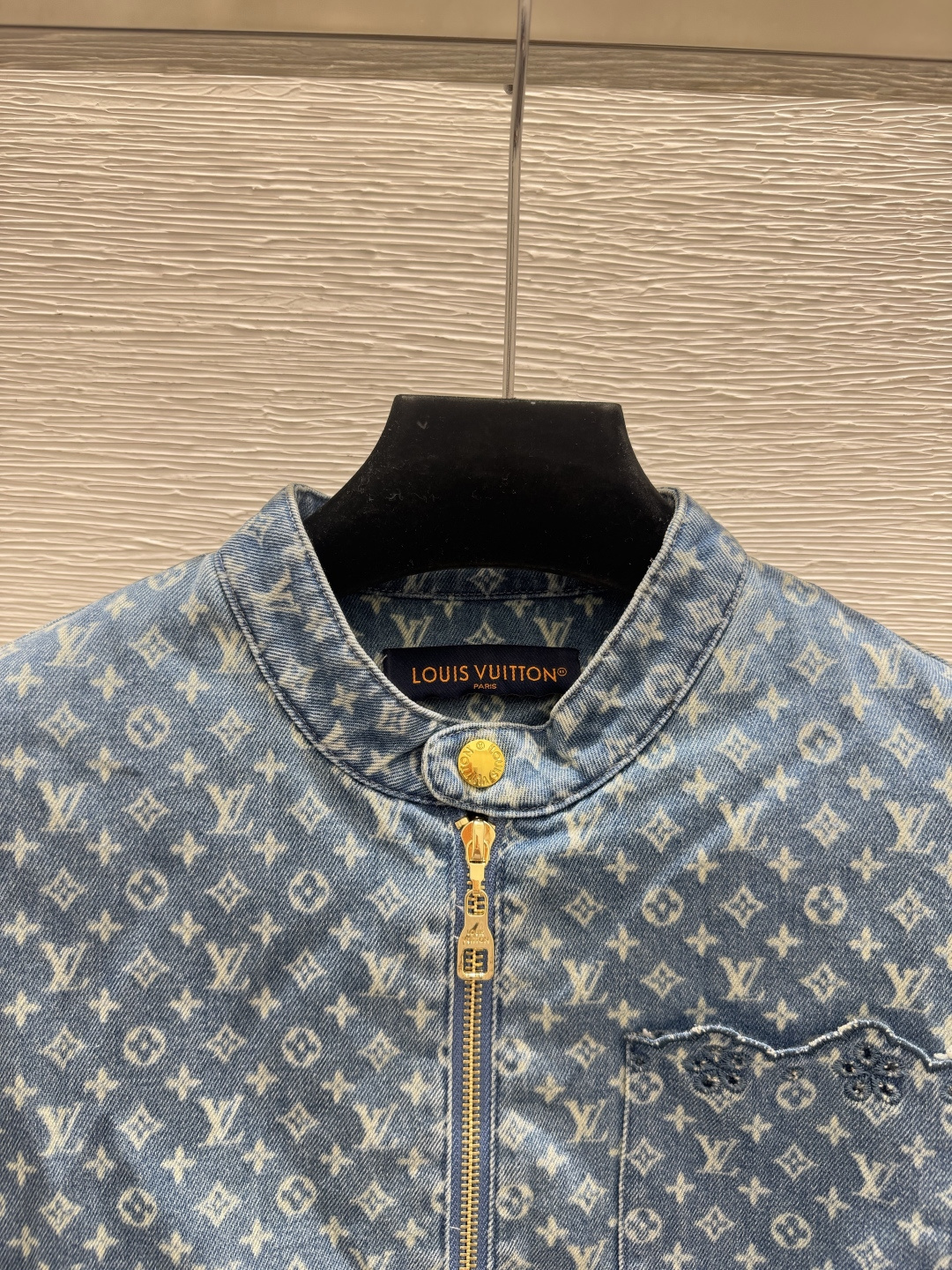 🆕M家🆕  早秋新款  撞色老花字母圆领背心开衫 颜色：蓝色 尺码：36.38.40      