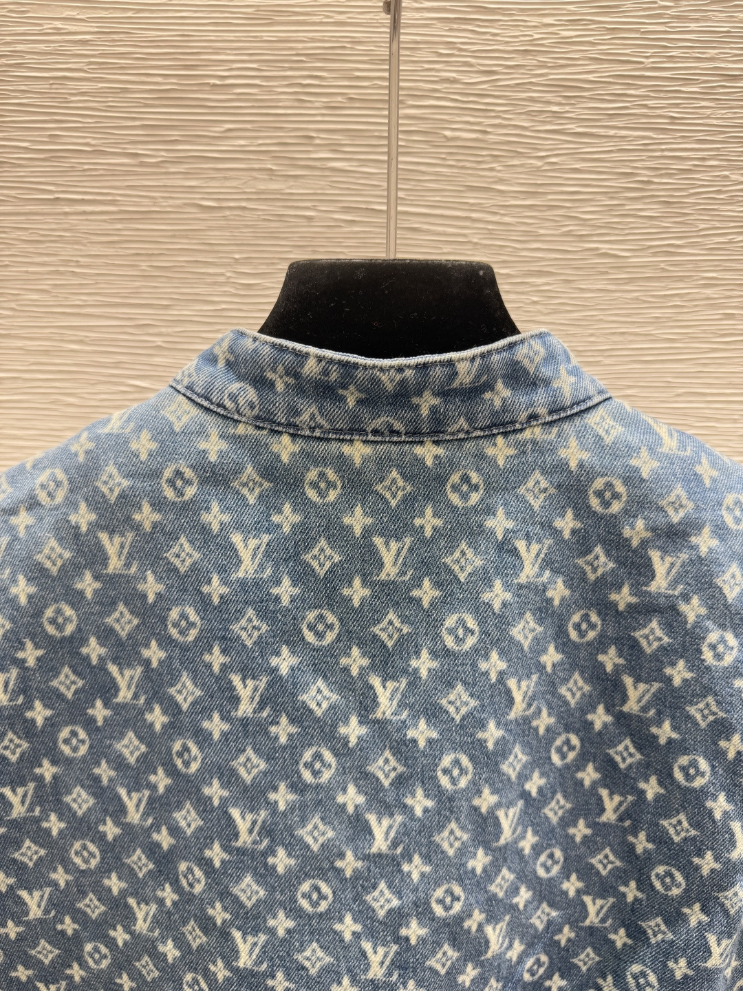 🆕M家🆕  早秋新款  撞色老花字母圆领背心开衫 颜色：蓝色 尺码：36.38.40      