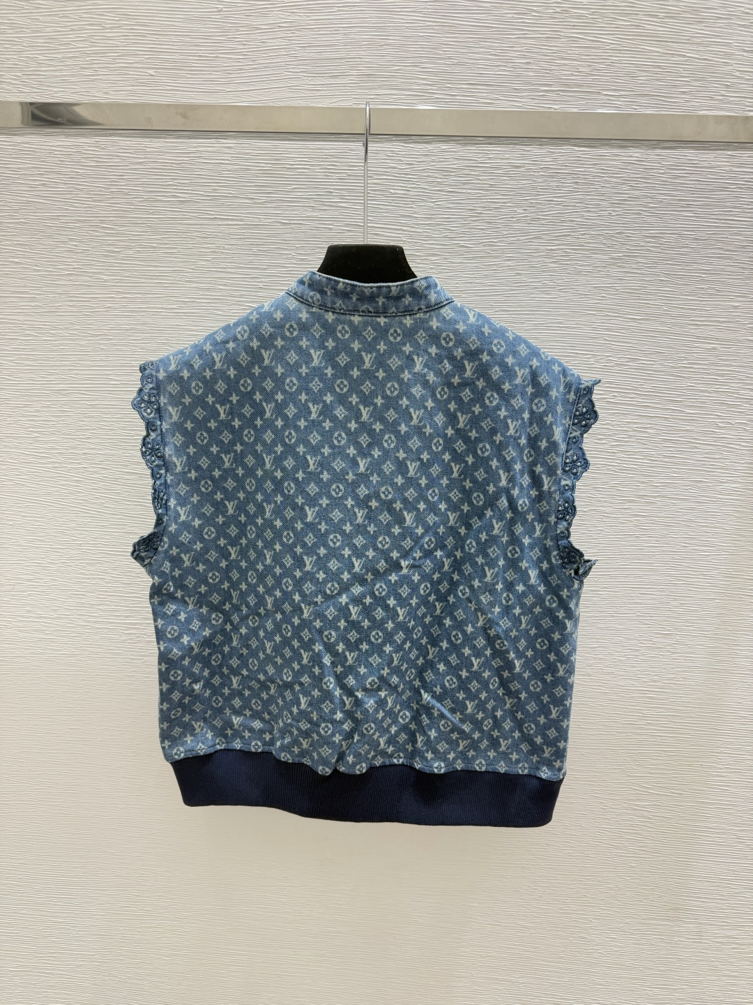 🆕M家🆕  早秋新款  撞色老花字母圆领背心开衫 颜色：蓝色 尺码：36.38.40      