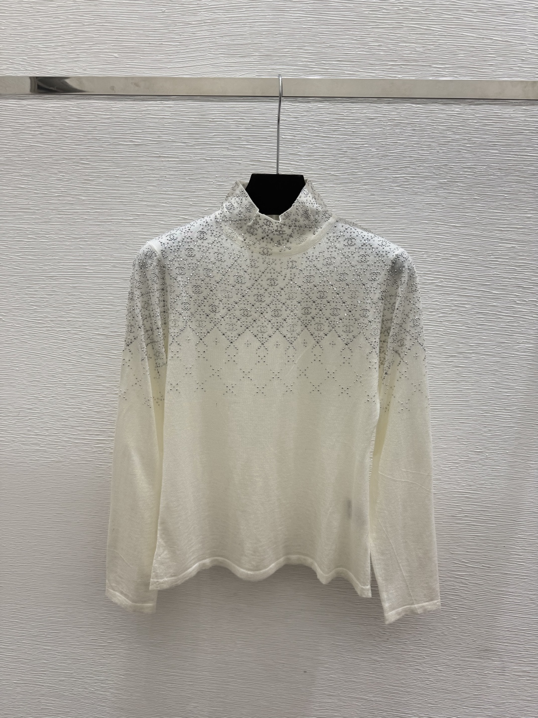 🆕CH家🆕  早秋新款 纯色菱格烫钻高领针织长袖 颜色：白色 黑色 尺码：36.38.40