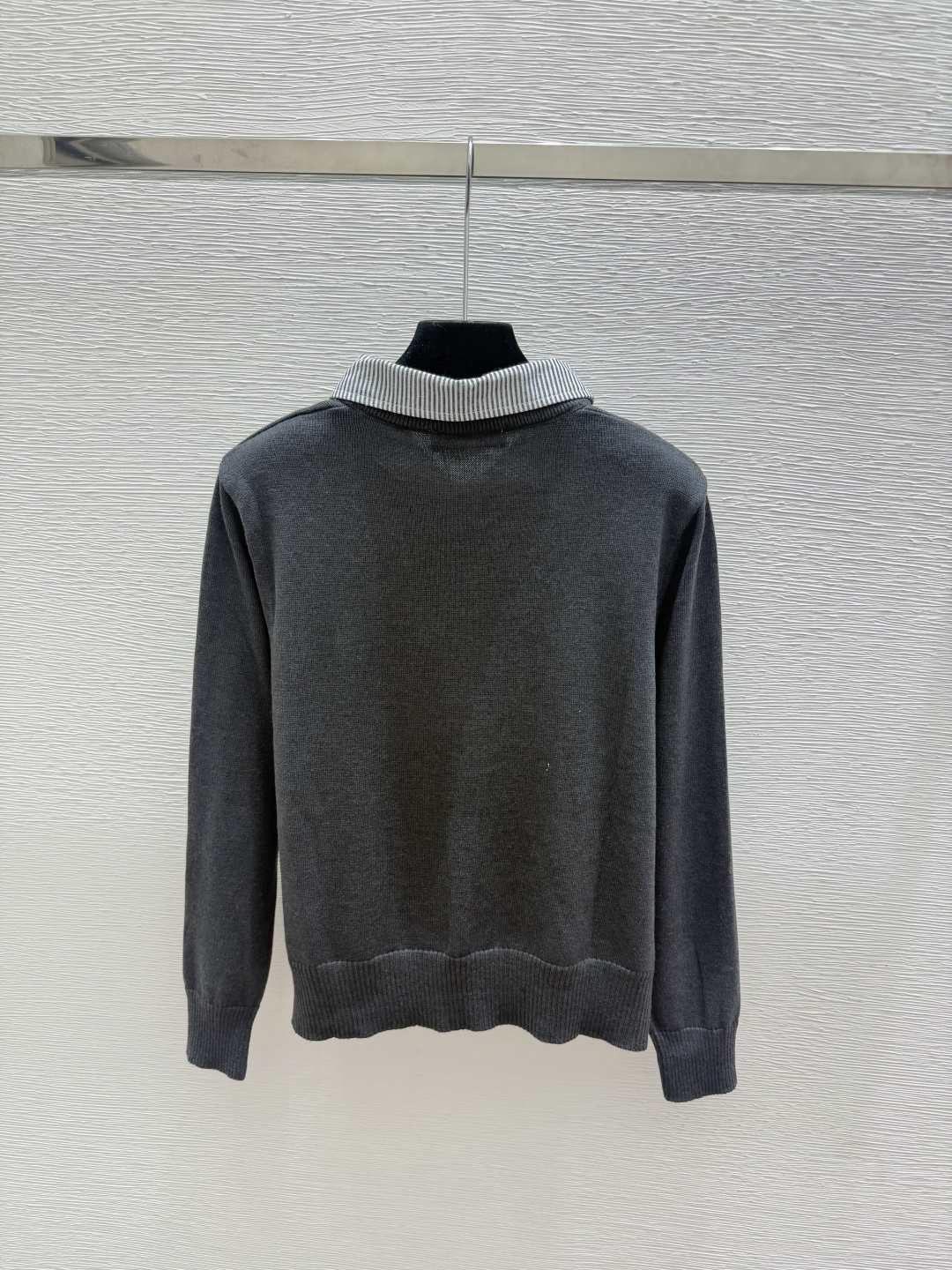 🆕M家🆕  早秋新款 撞色翻领针织长袖 颜色：浅灰 深灰 尺码：36.38.40