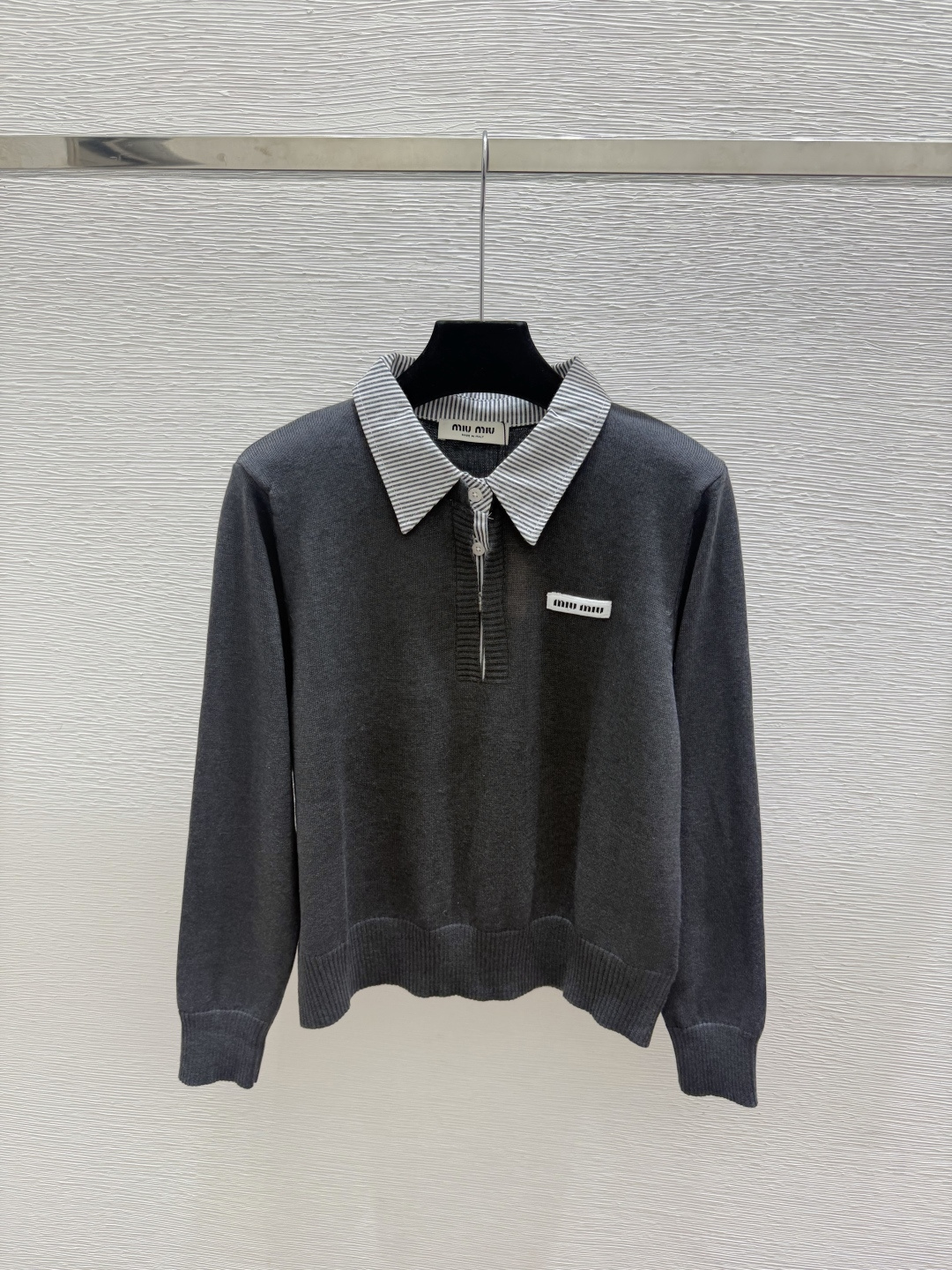 🆕M家🆕  早秋新款 撞色翻领针织长袖 颜色：浅灰 深灰 尺码：36.38.40