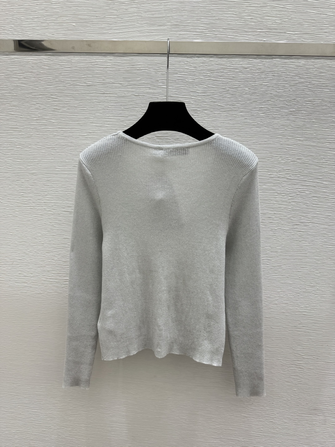 🆕D家🆕  早秋新款 纯色简约V领针织长袖开衫 颜色：银色 黑色 尺码：36.38.40
