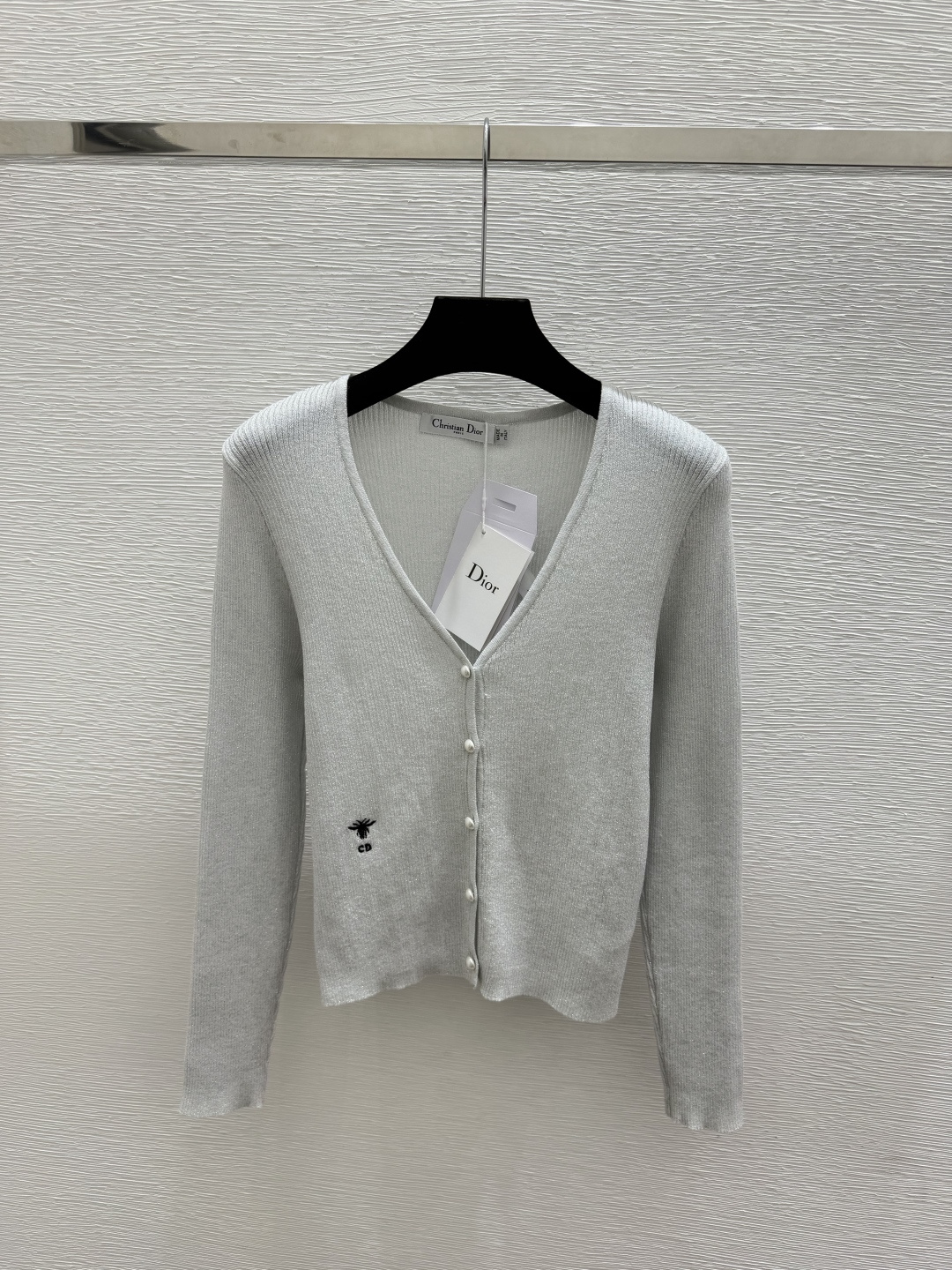 🆕D家🆕  早秋新款 纯色简约V领针织长袖开衫 颜色：银色 黑色 尺码：36.38.40