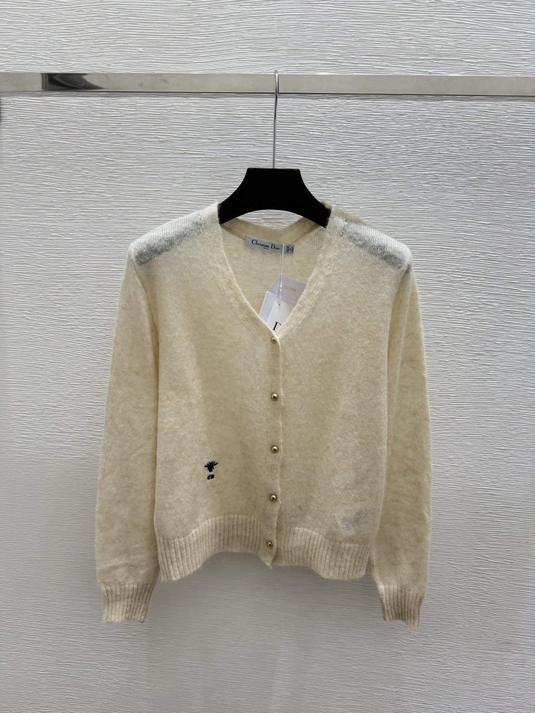 🆕D家🆕  早秋新款 纯色简约V领针织长袖开衫 颜色：杏色 绿色 尺码：36.38.40