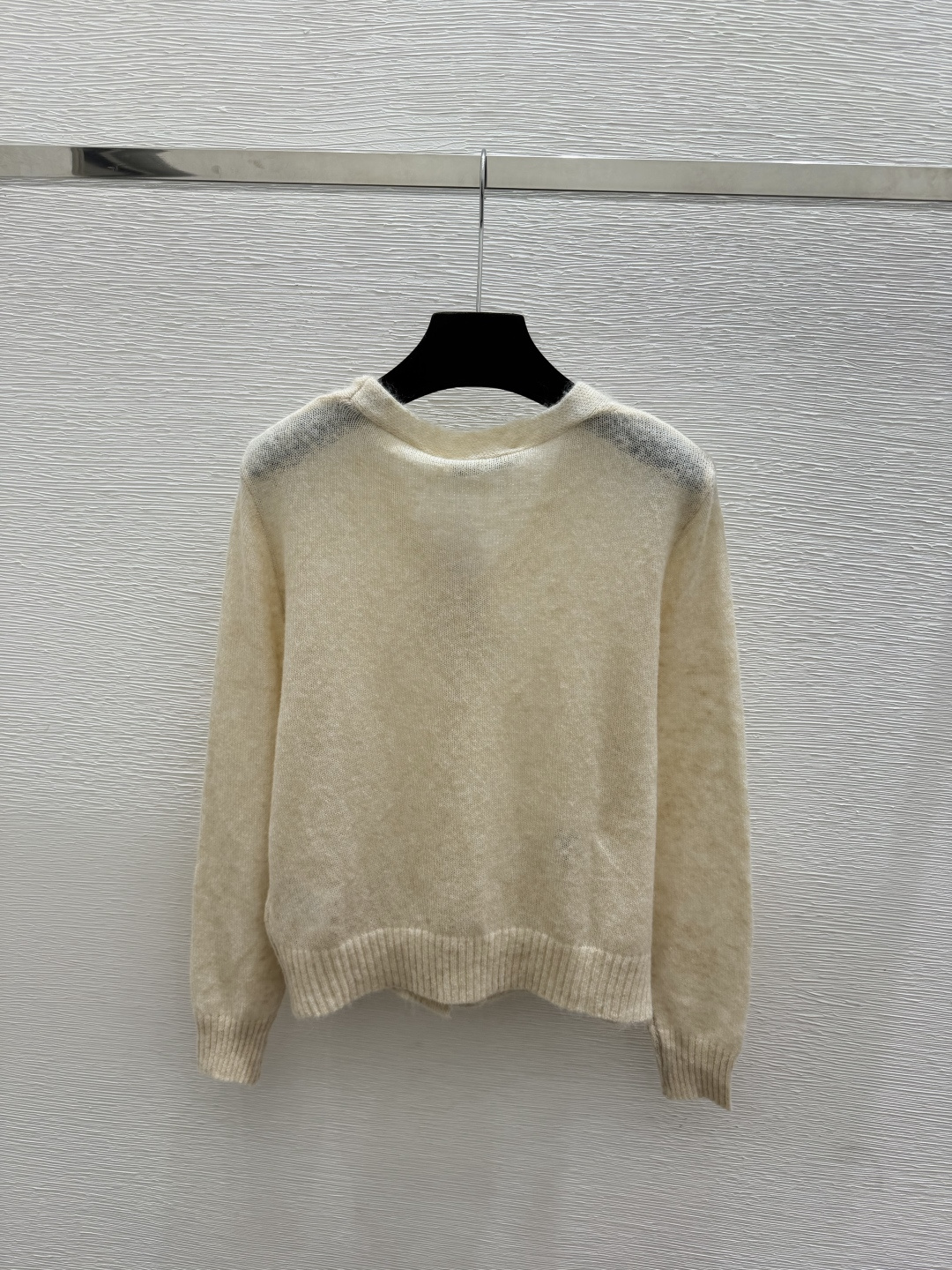 🆕D家🆕  早秋新款 纯色简约V领针织长袖开衫 颜色：杏色 绿色 尺码：36.38.40