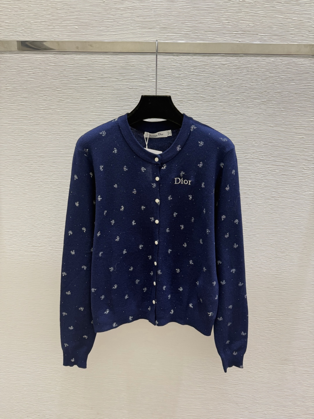 🆕D家🆕  早秋新款 撞色花卉圆领针织长袖开衫 颜色：白色 宝蓝 尺码：36.38.40