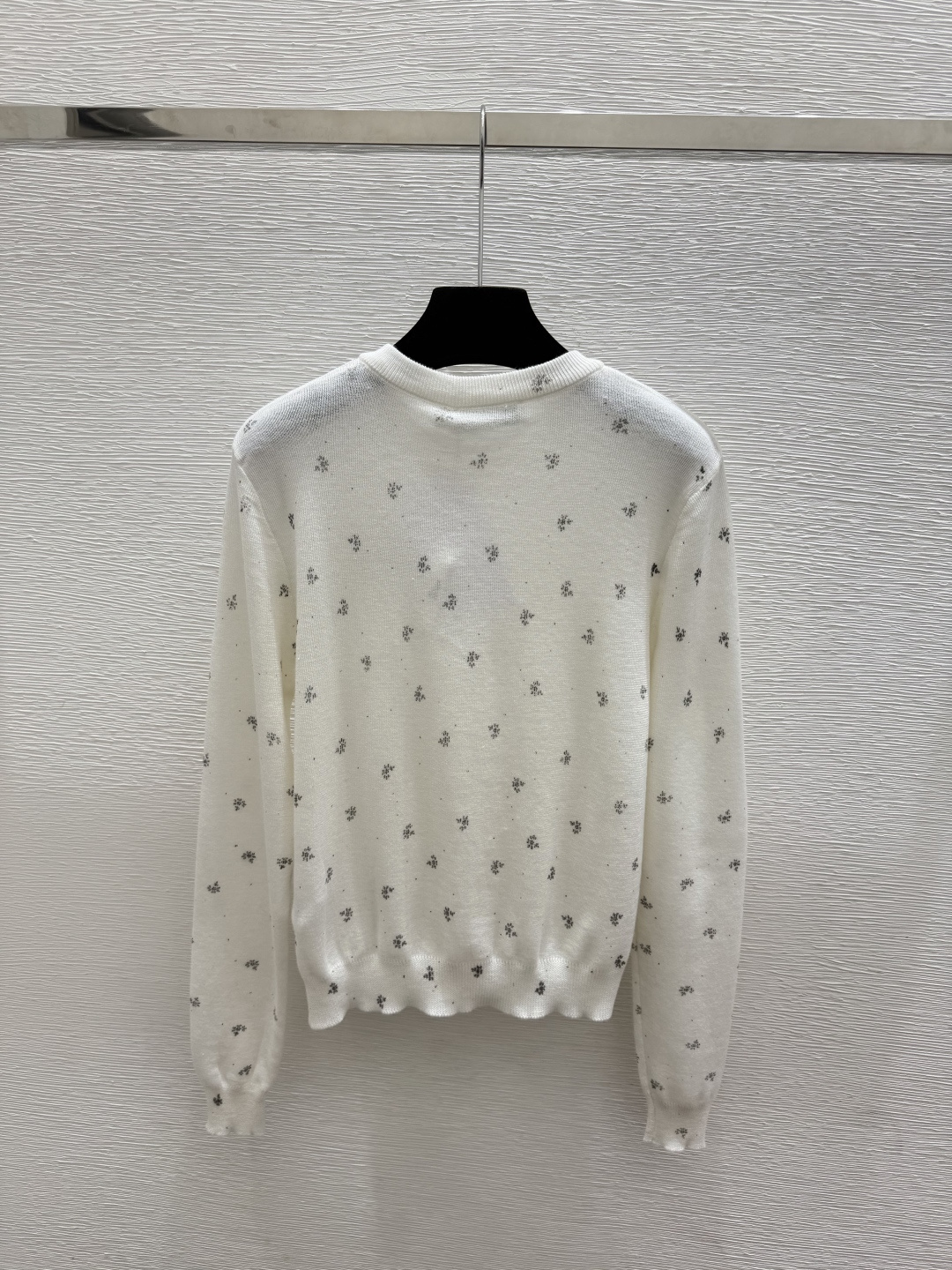 🆕D家🆕  早秋新款 撞色花卉圆领针织长袖开衫 颜色：白色 宝蓝 尺码：36.38.40