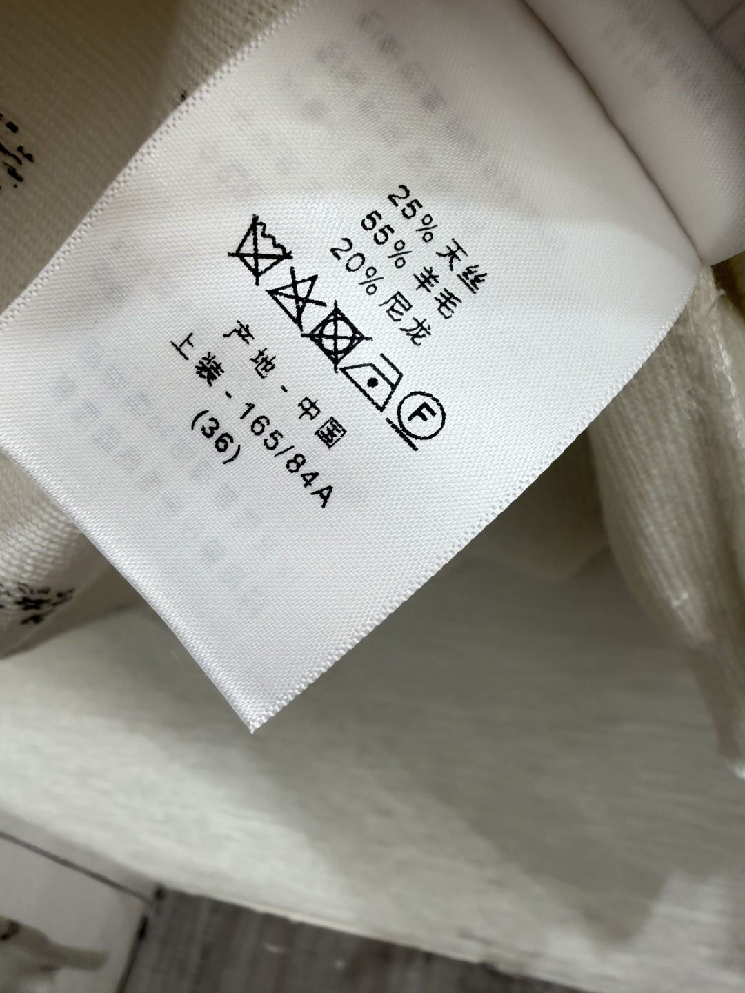 🆕D家🆕  早秋新款 撞色花卉圆领针织长袖开衫 颜色：白色 宝蓝 尺码：36.38.40