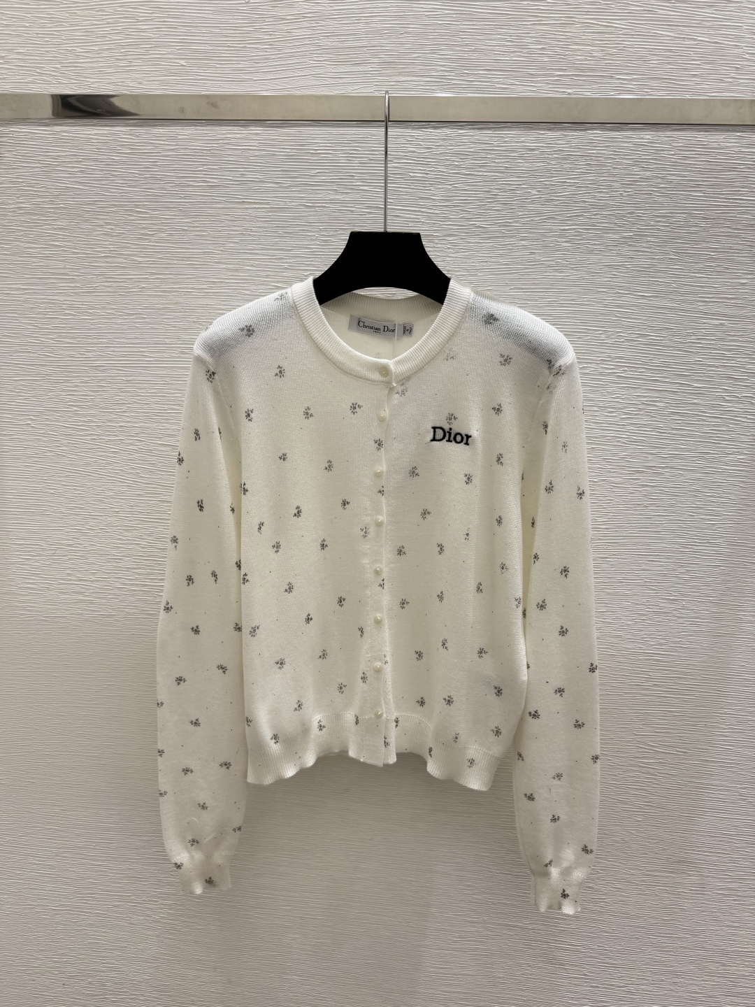 🆕D家🆕  早秋新款 撞色花卉圆领针织长袖开衫 颜色：白色 宝蓝 尺码：36.38.40