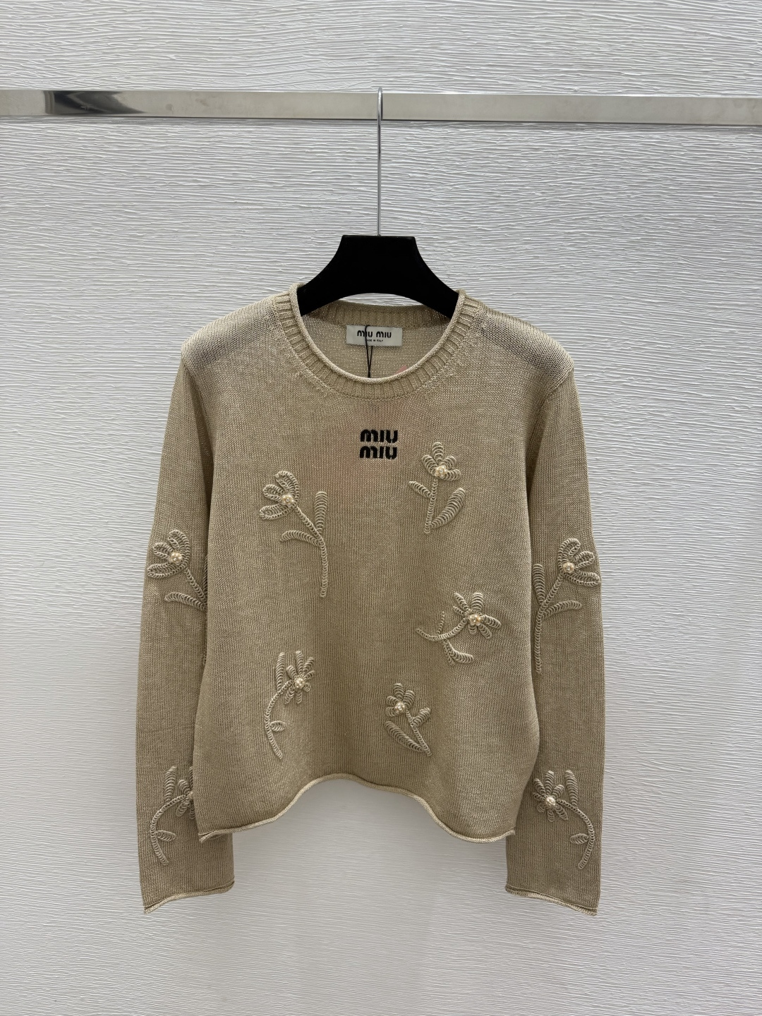 🆕M家🆕  早秋新款 纯色花卉圆领针织长袖 颜色：白色 卡其 尺码：36.38.40