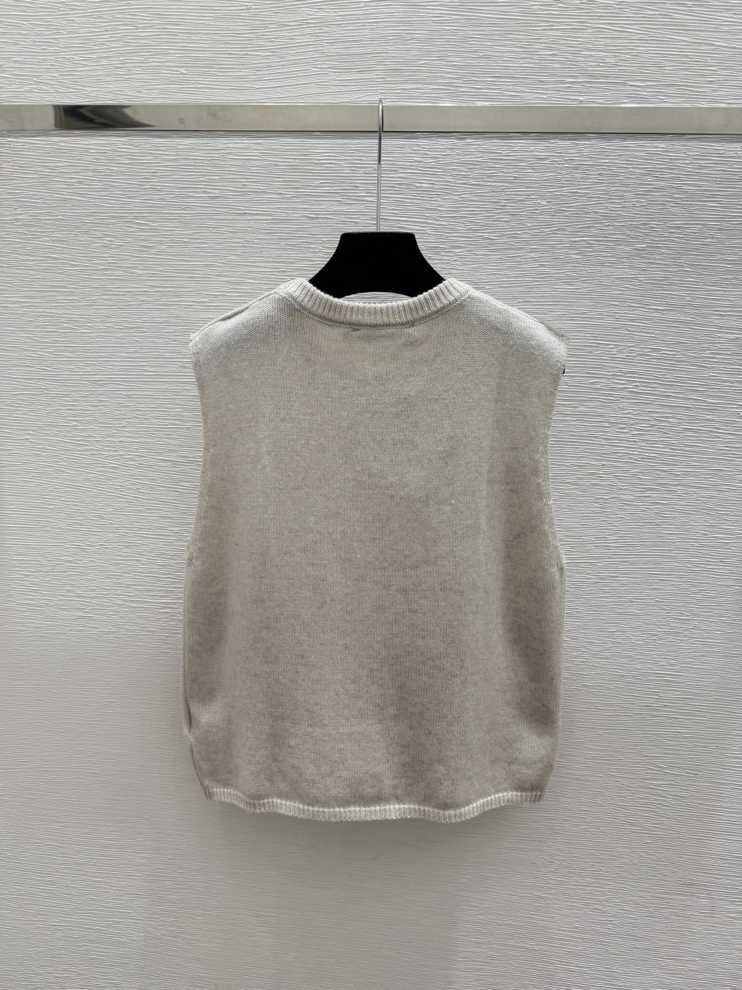 🆕D家🆕  早秋新款 纯色简约圆领针织背心 颜色：杏色 灰色 尺码：36.38.40