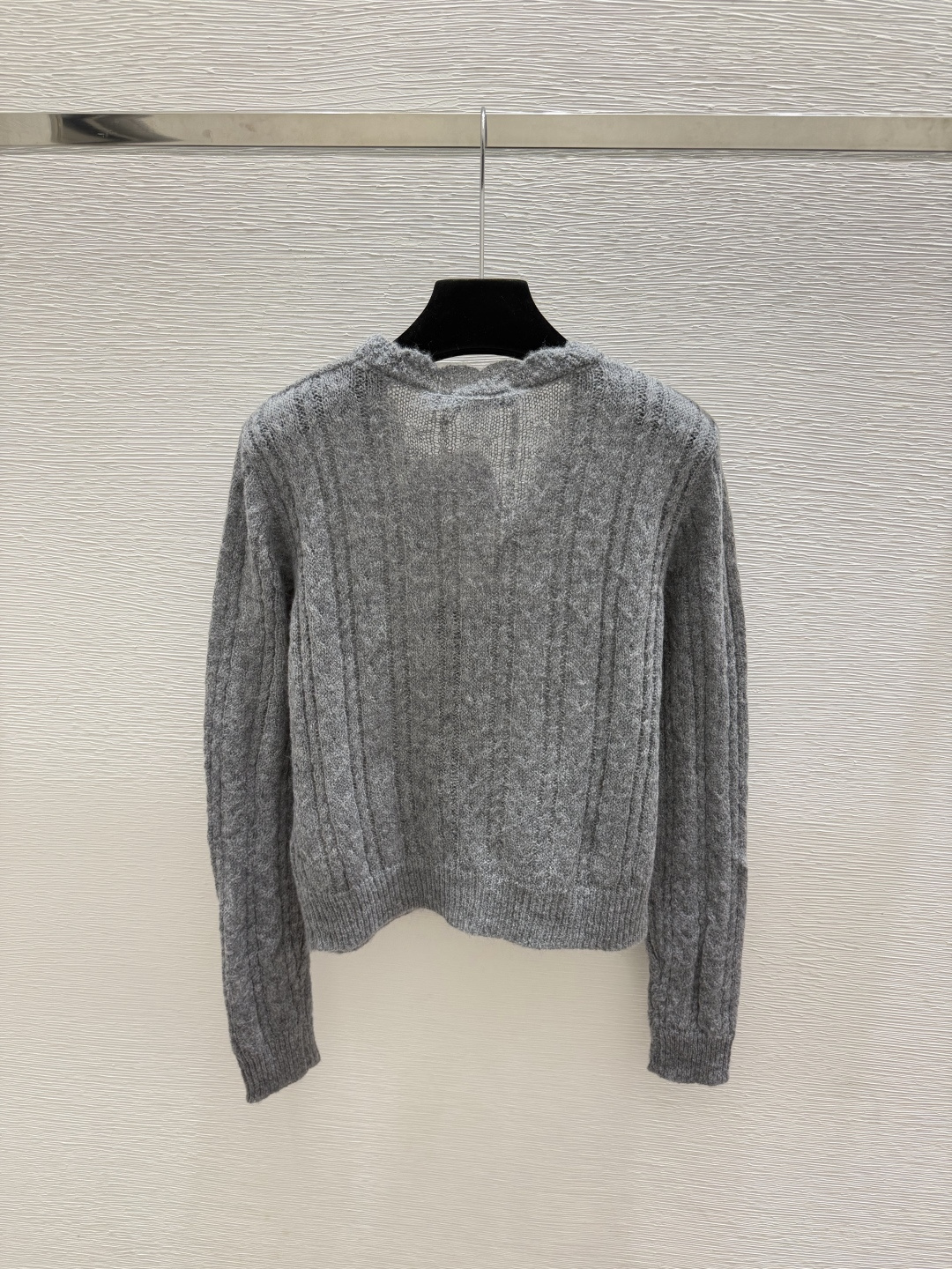 🆕D家🆕  早秋新款 纯色简约V领针织长袖开衫 颜色：白色 灰色 尺码：36.38.40