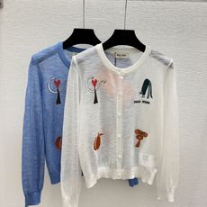 🆕M家🆕 早秋新款 撞色简约圆领针织长袖开衫 颜色:白色 蓝色 尺码:36.38.40 🆕M家🆕 早秋新款 撞色简约圆领针织长袖开衫 颜色:白色 蓝色 尺码:36.38.40