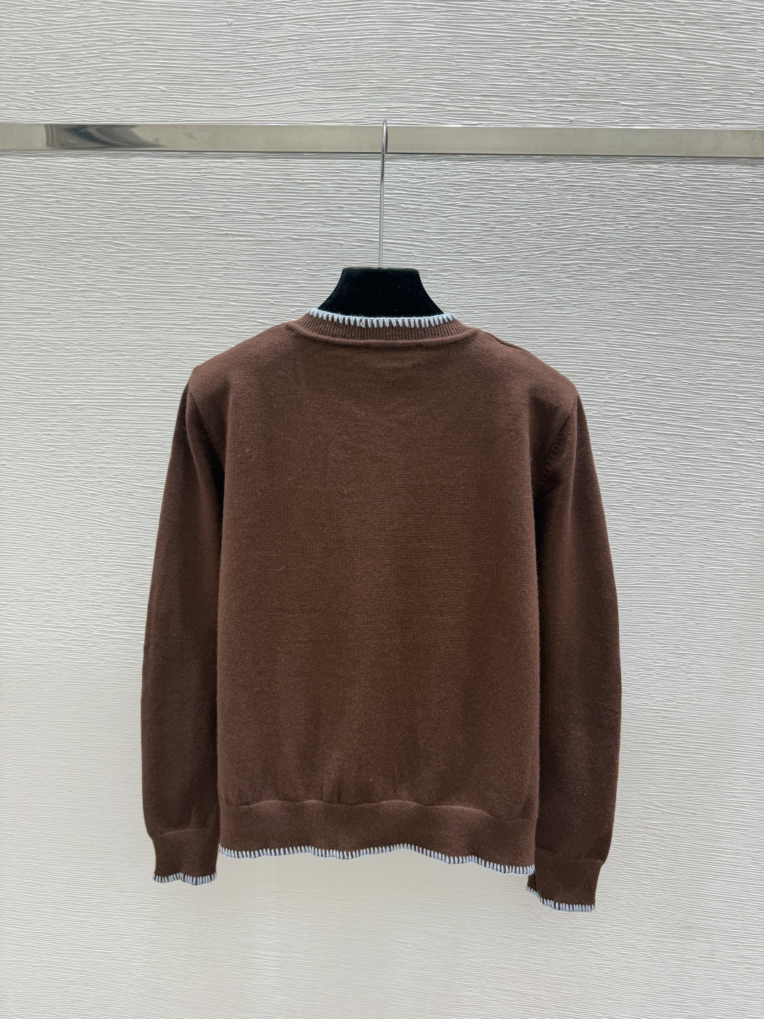 🆕M家🆕  早秋新款 撞色简约圆领针织长袖开衫 颜色：咖啡  尺码：36.38.40
