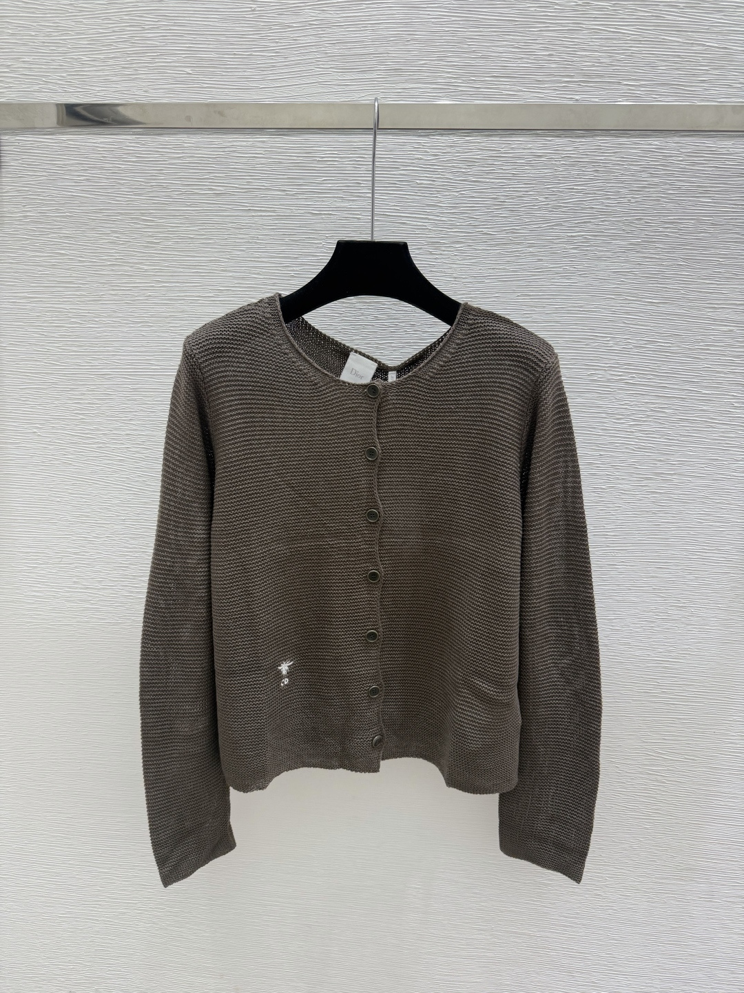 🆕D家🆕  早秋新款 纯色简约圆领针织长袖开衫 颜色：杏色 咖啡 尺码：36.38.40