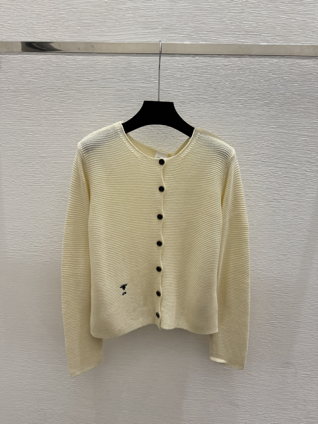 🆕D家🆕  早秋新款 纯色简约圆领针织长袖开衫 颜色：杏色 咖啡 尺码：36.38.40