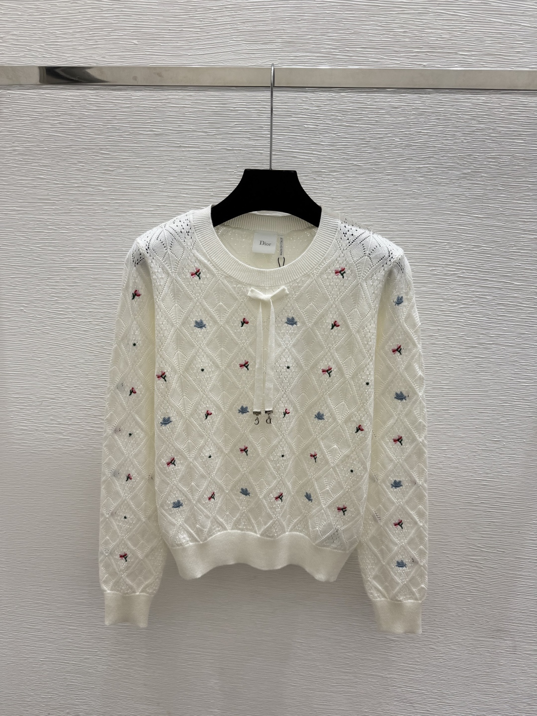 🆕D家🆕  早秋新款 撞色花卉圆领针织长袖 颜色：白色 灰色 宝蓝 尺码：36.38.40