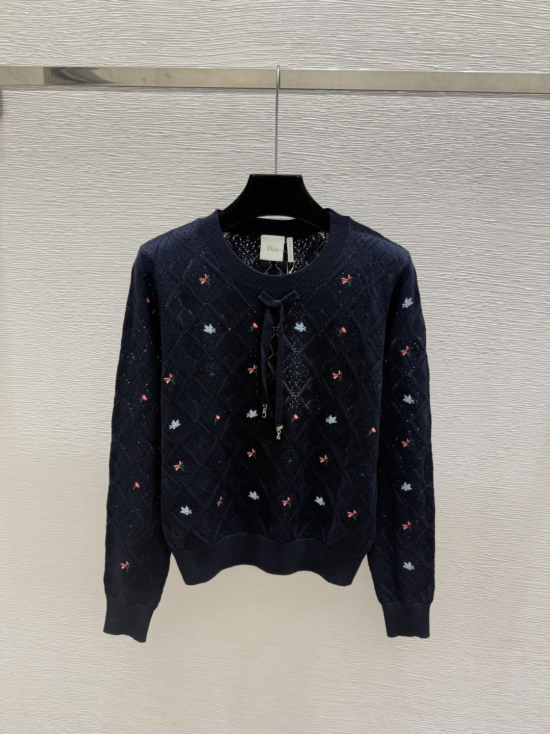 🆕D家🆕  早秋新款 撞色花卉圆领针织长袖 颜色：白色 灰色 宝蓝 尺码：36.38.40